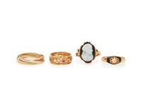 COLLECTION OF GOLD RINGS