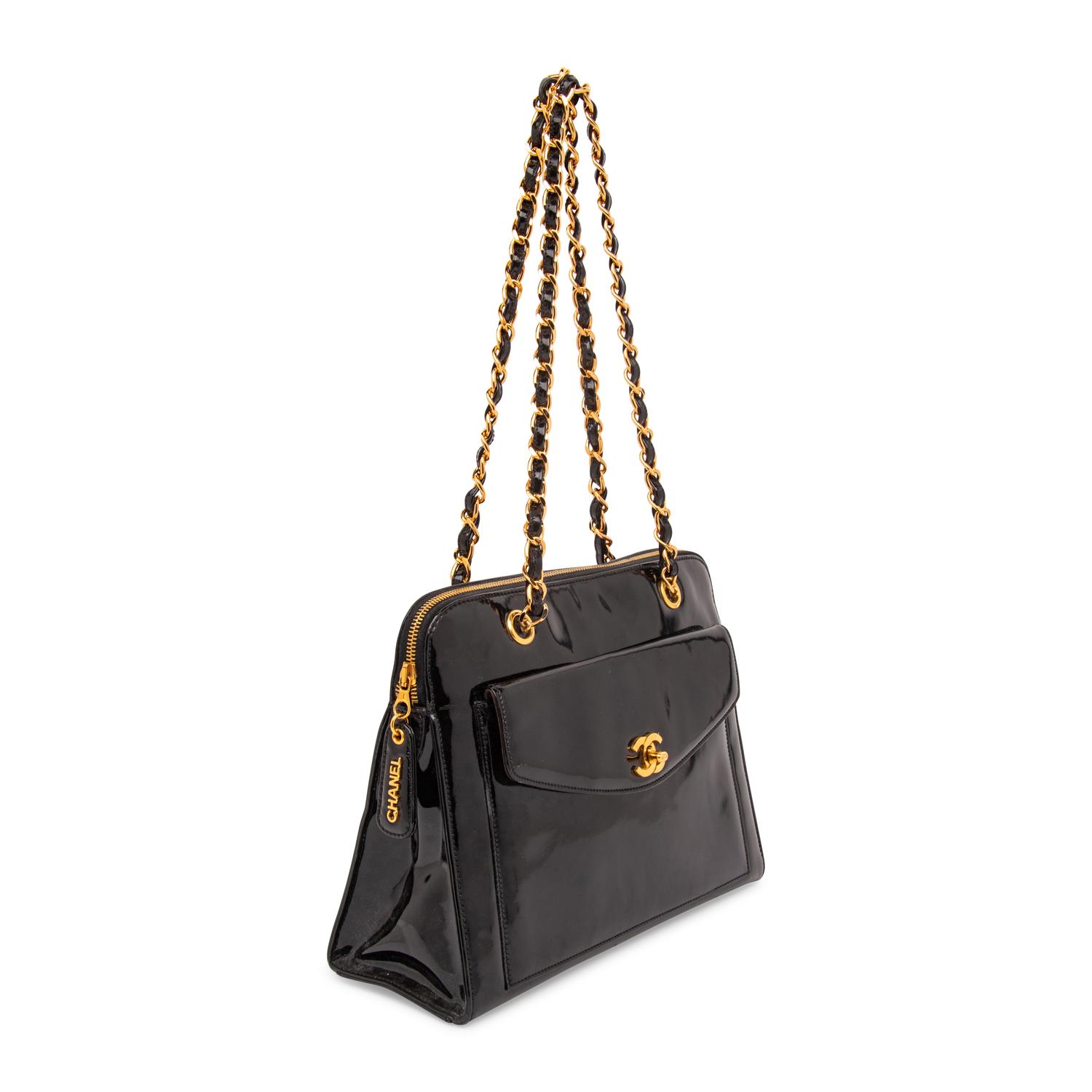 CHANEL, PATENT LEATHER SHOULDER BAG