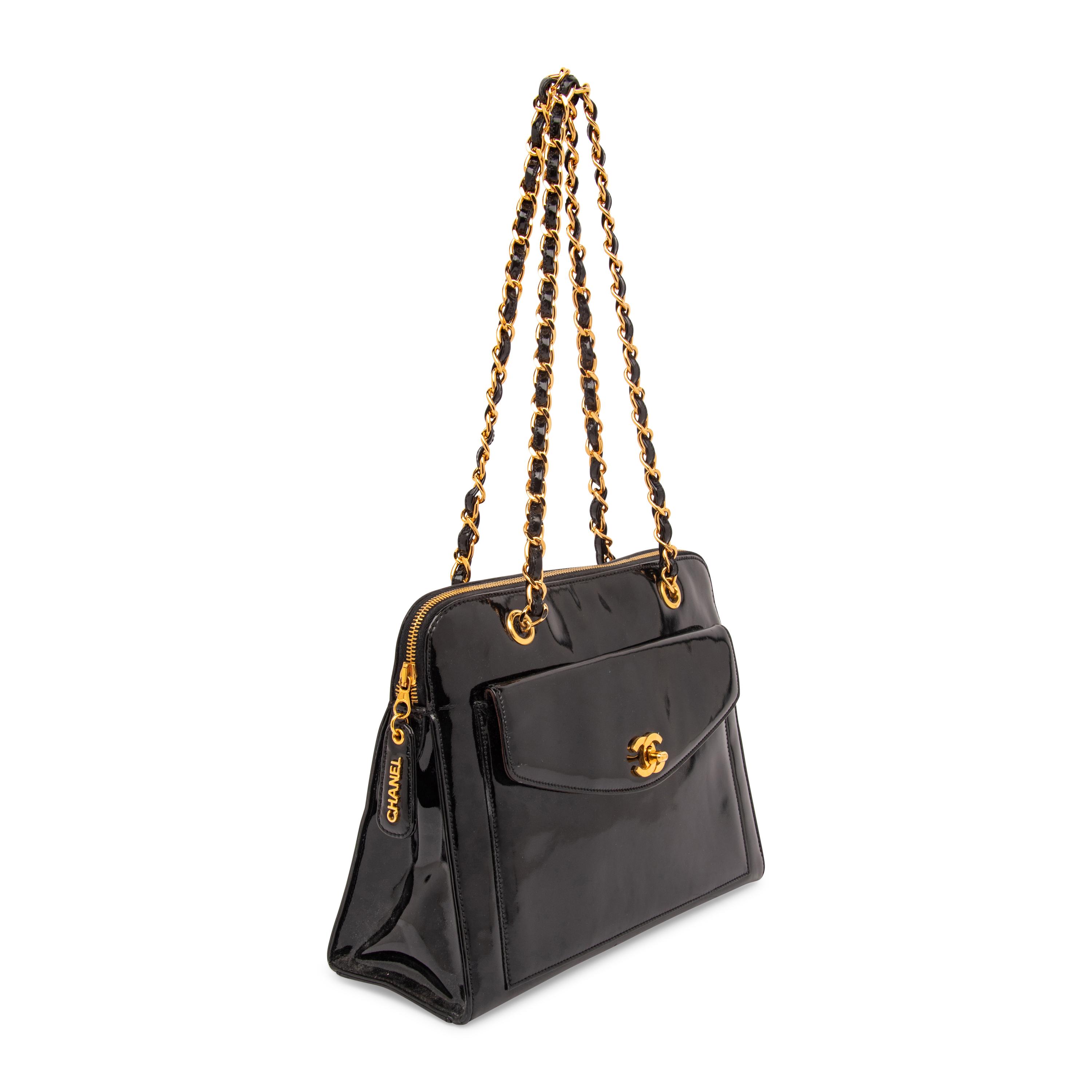 CHANEL, PATENT LEATHER SHOULDER BAG