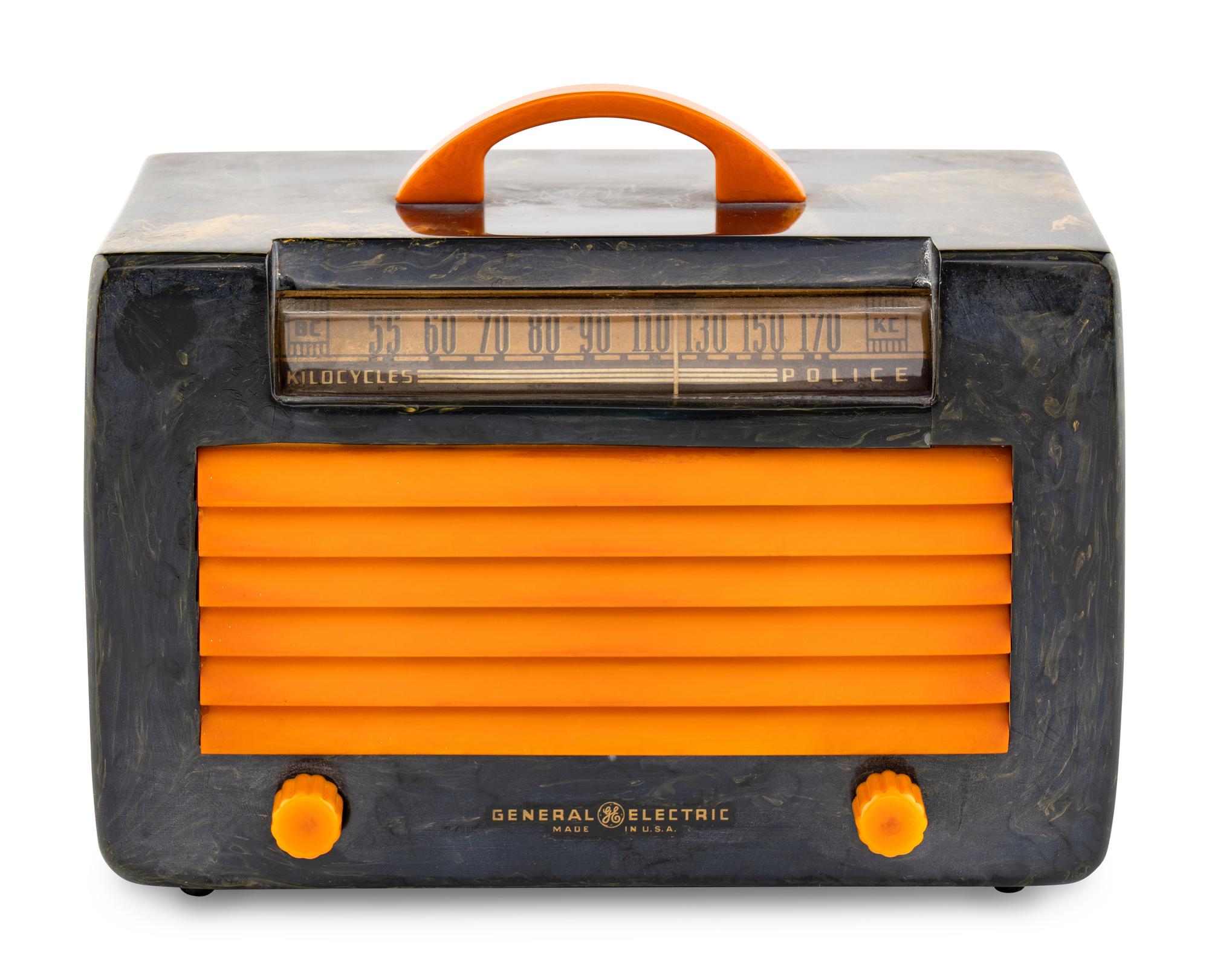A General Electric L570 Radio