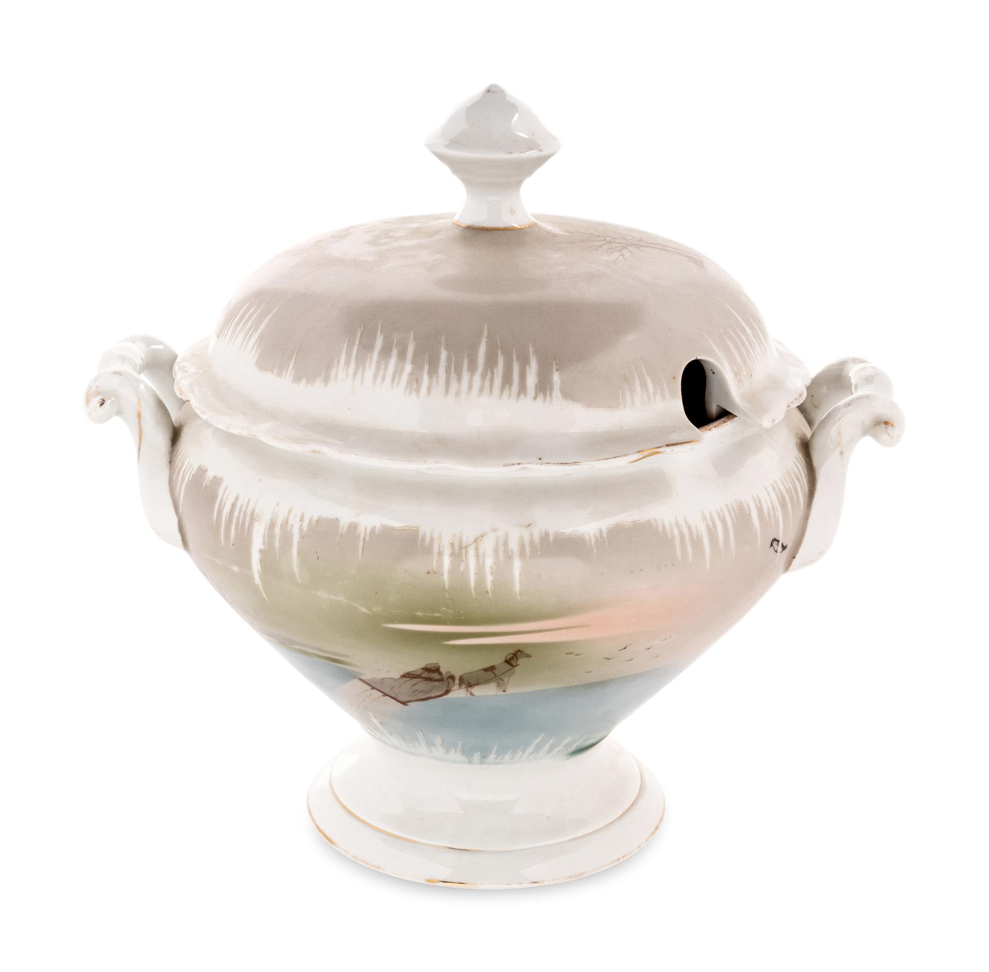 An M.S. Kuznetsov Porcelain Covered Tureen