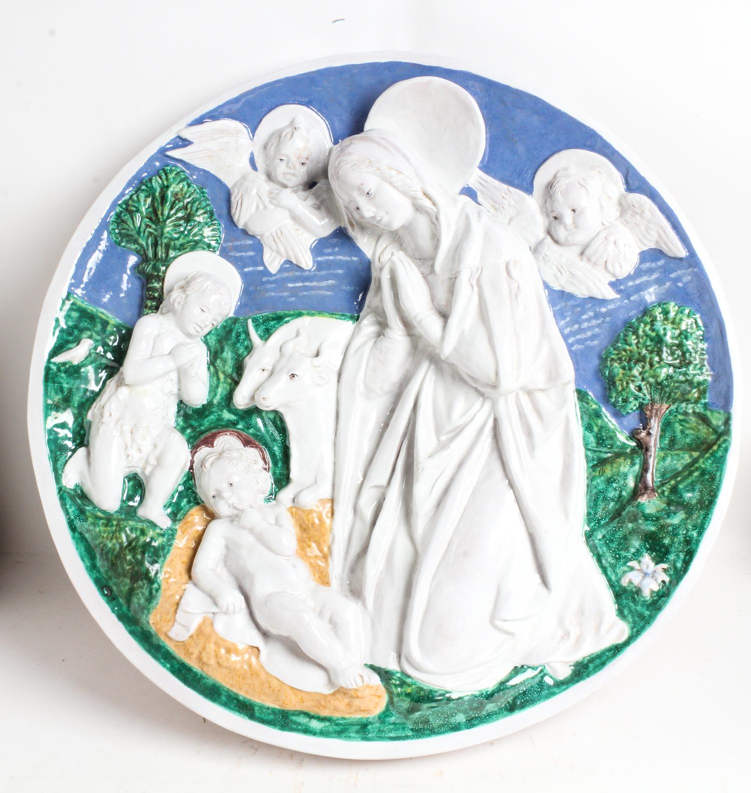 A Large Italian Polychrome Ceramic Wall Applique Diameter 25 inches. — LATE 19TH/EARLY 20TH CENTURY