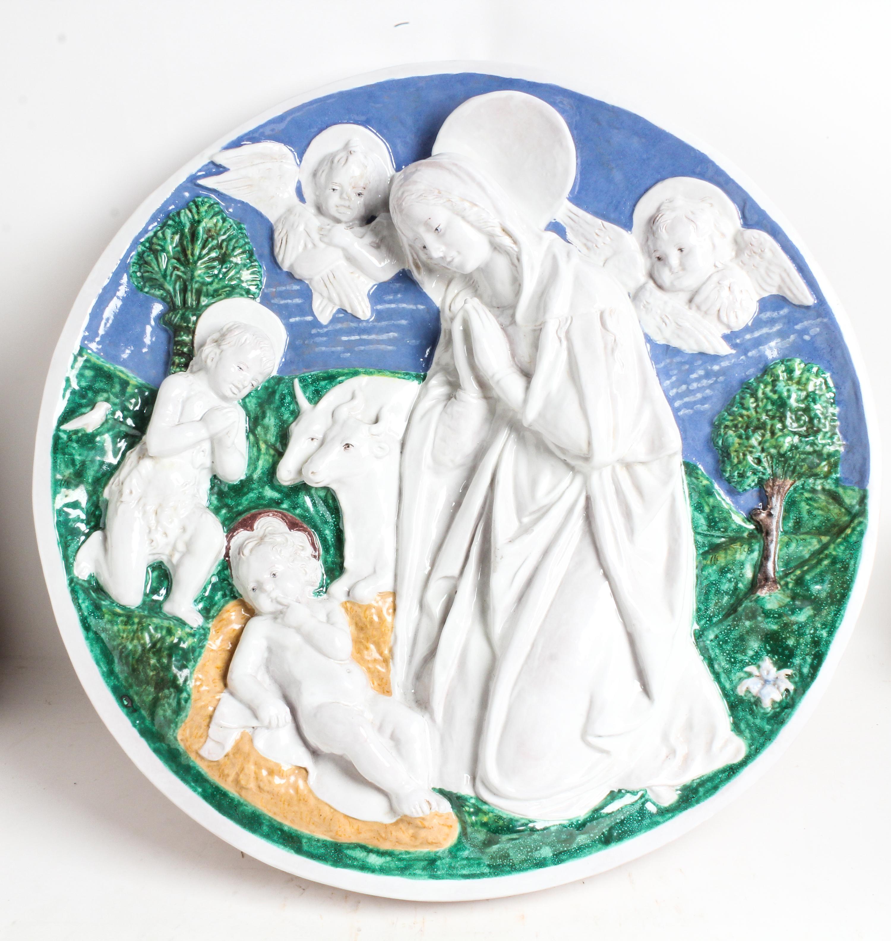 A Large Italian Polychrome Ceramic Wall Applique Diameter 25 inches. — LATE 19TH/EARLY 20TH CENTURY