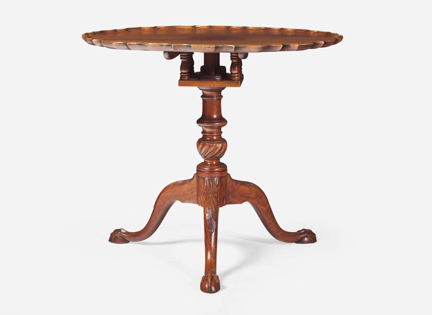 A Chippendale style mahogany tilt-top tea table, 20th century