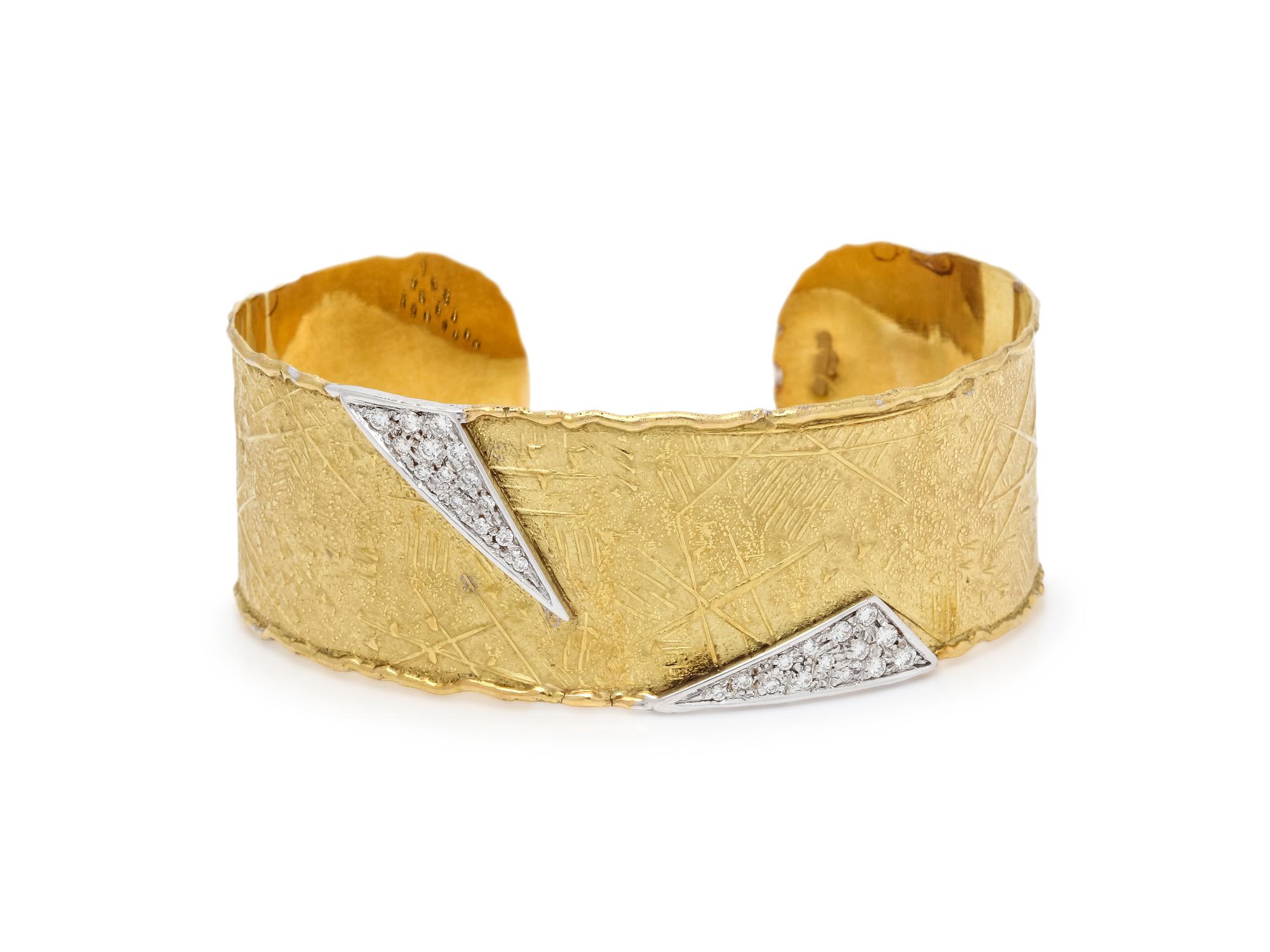 UNOAERRE, BICOLOR GOLD AND DIAMOND CUFF BRACELET