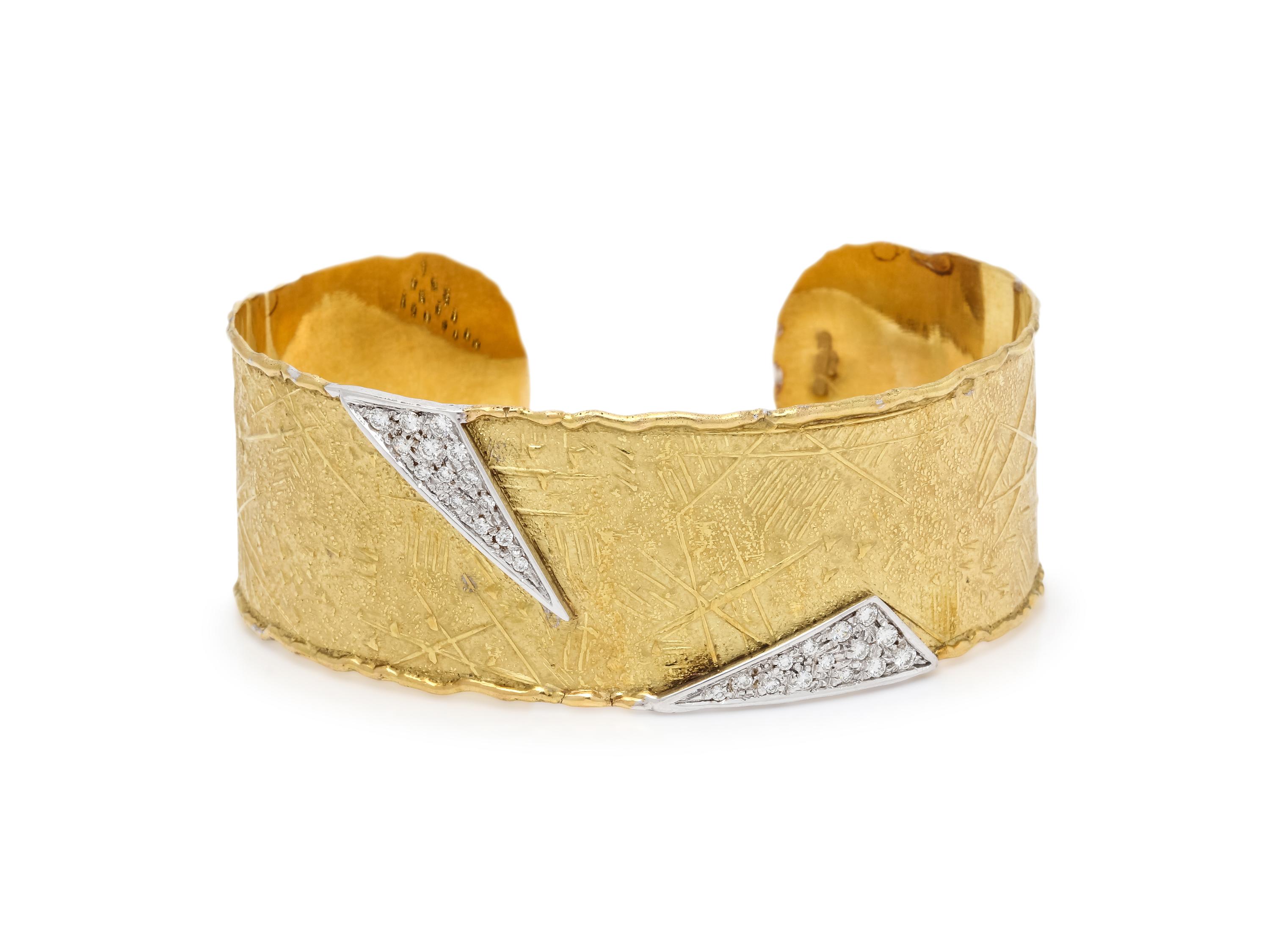 UNOAERRE, BICOLOR GOLD AND DIAMOND CUFF BRACELET
