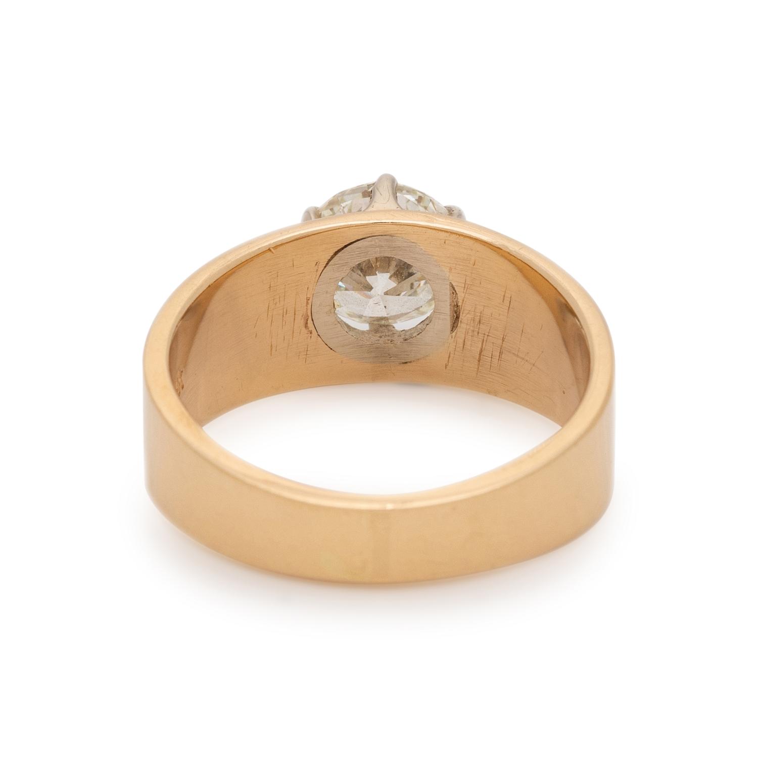 YELLOW GOLD AND DIAMOND RING