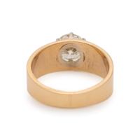 YELLOW GOLD AND DIAMOND RING