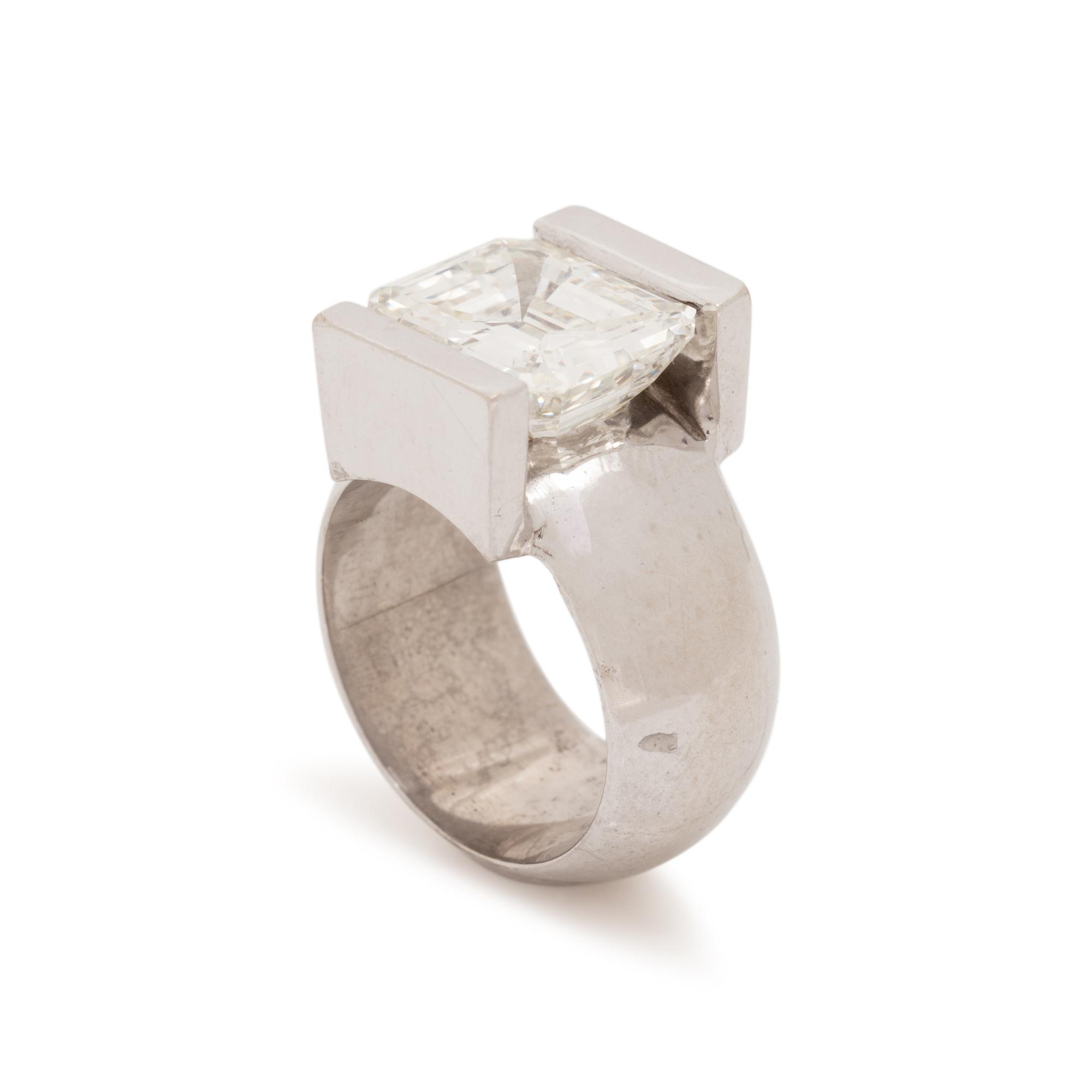 DIAMOND RING