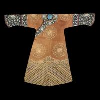 A Chinese Light Brown Ground Kesi Silk Lady's Informal Robe, Changfu, 19th Century 清晚期 醬地緙絲團鳳紋女常服