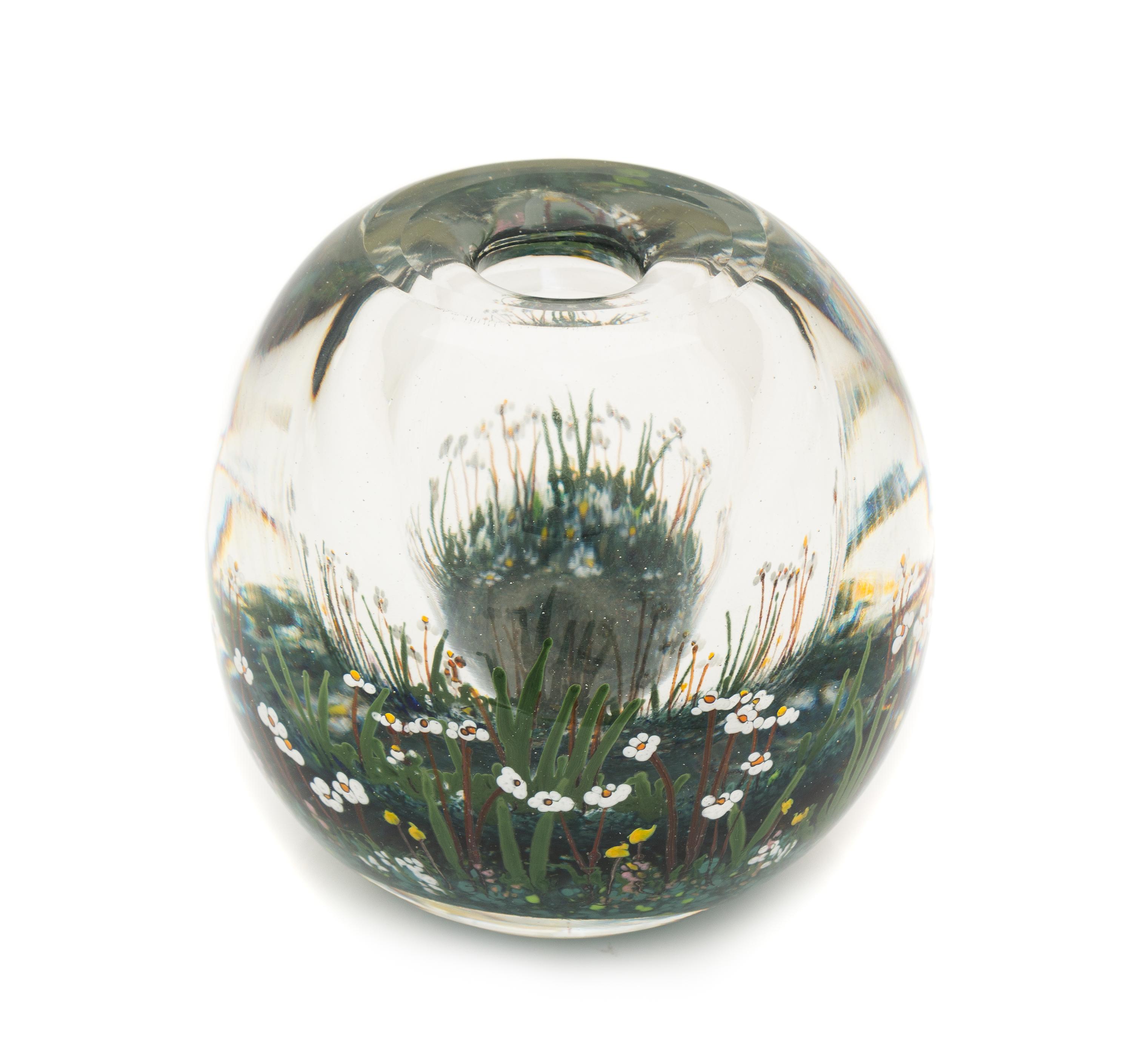 A Heilman-Roessler Studio Daisies Paperweight Vase Height 4 3/4 inches.
