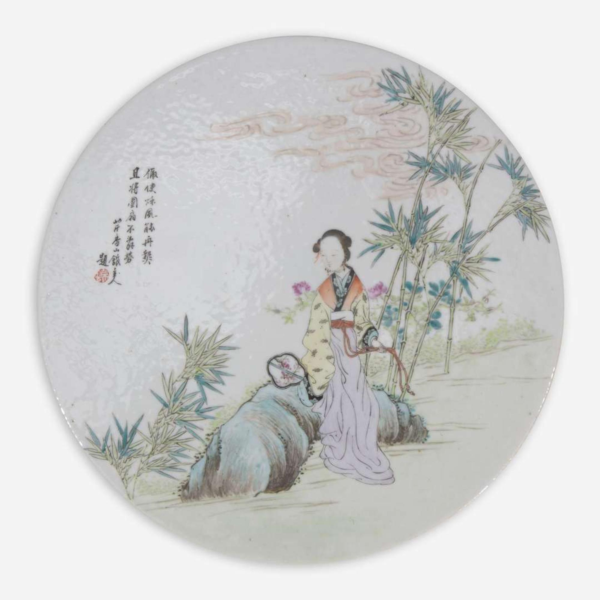 A pair of Chinese famille rose-decorated "meiren" circular plaques 粉彩美人瓷板一对 Late Qing/Republic period ?????