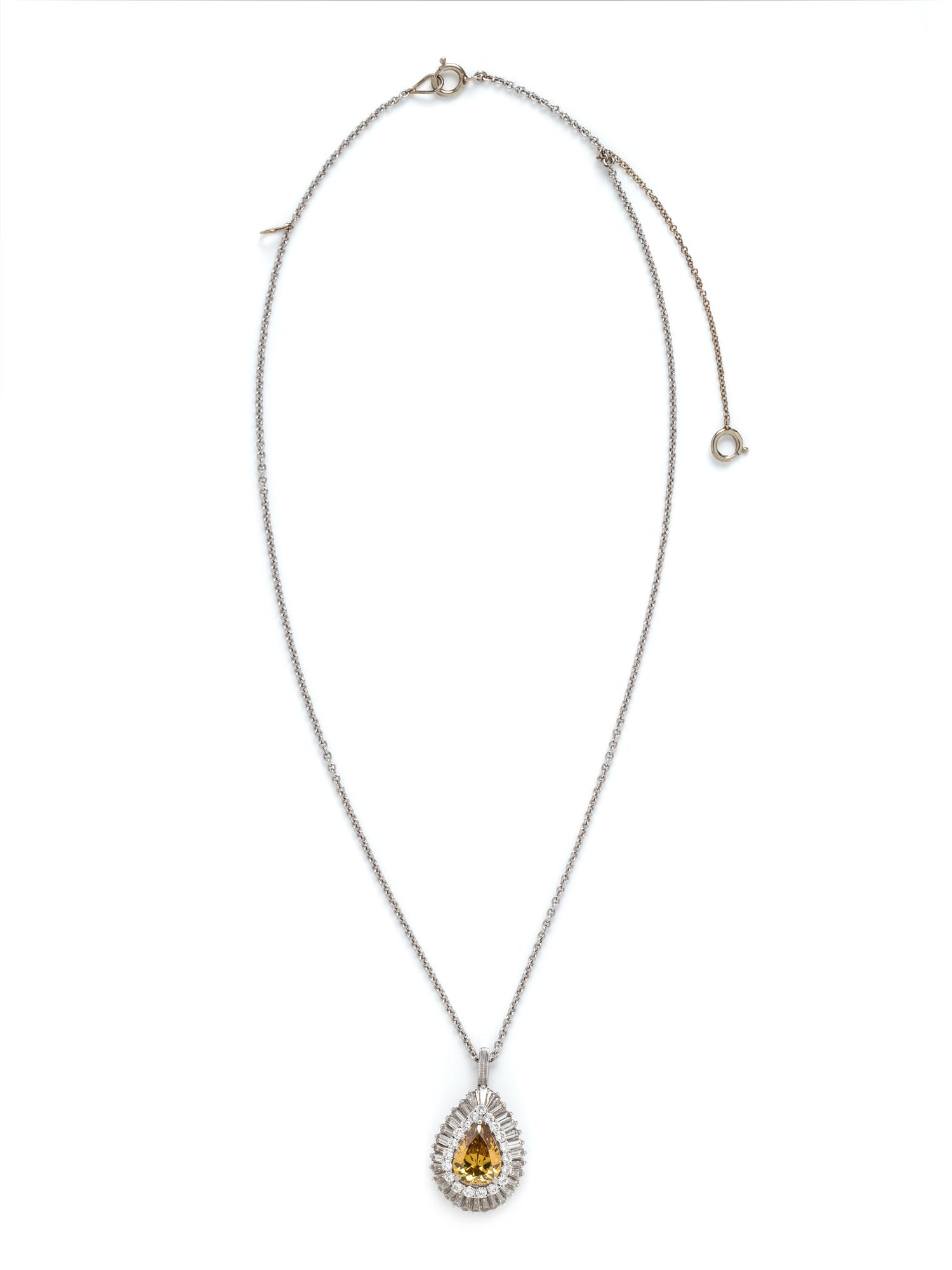 COLORED DIAMOND AND DIAMOND CONVERTIBLE RING/PENDANT