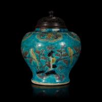 A Chinese modeled and enameled "Fahua"-type turquoise-ground porcelain jar 法华彩盖罐 Ming dynasty ?