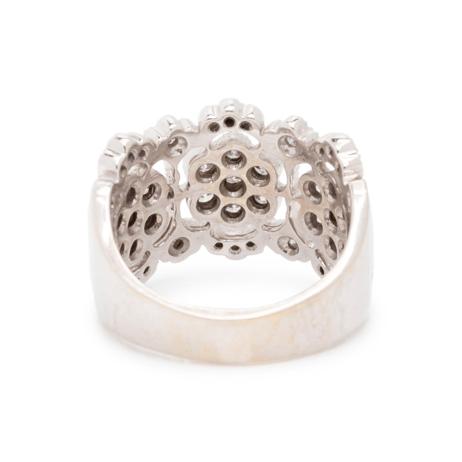 WHITE GOLD AND DIAMOND RING
