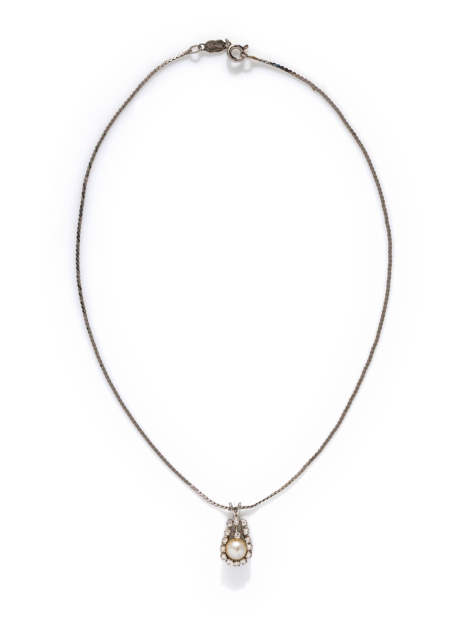 CULTURED PEARL AND DIAMOND PENDANT/NECKLACE