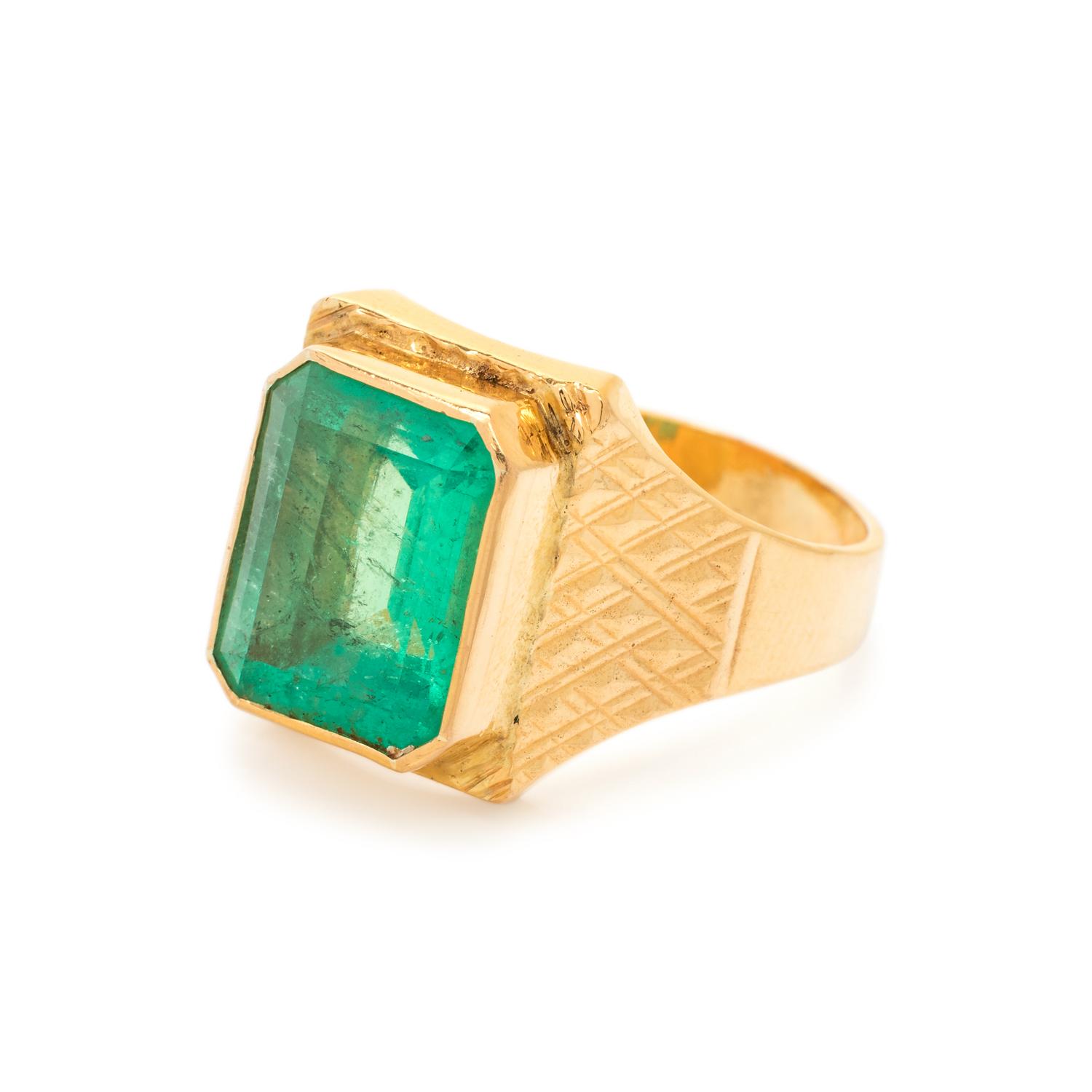 EMERALD RING