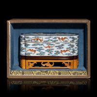 A Chinese Doucai Porcelain 'Bats and Clouds' Box and Cover, 18th Century — 清中期 斗彩五福捧壽長方盒