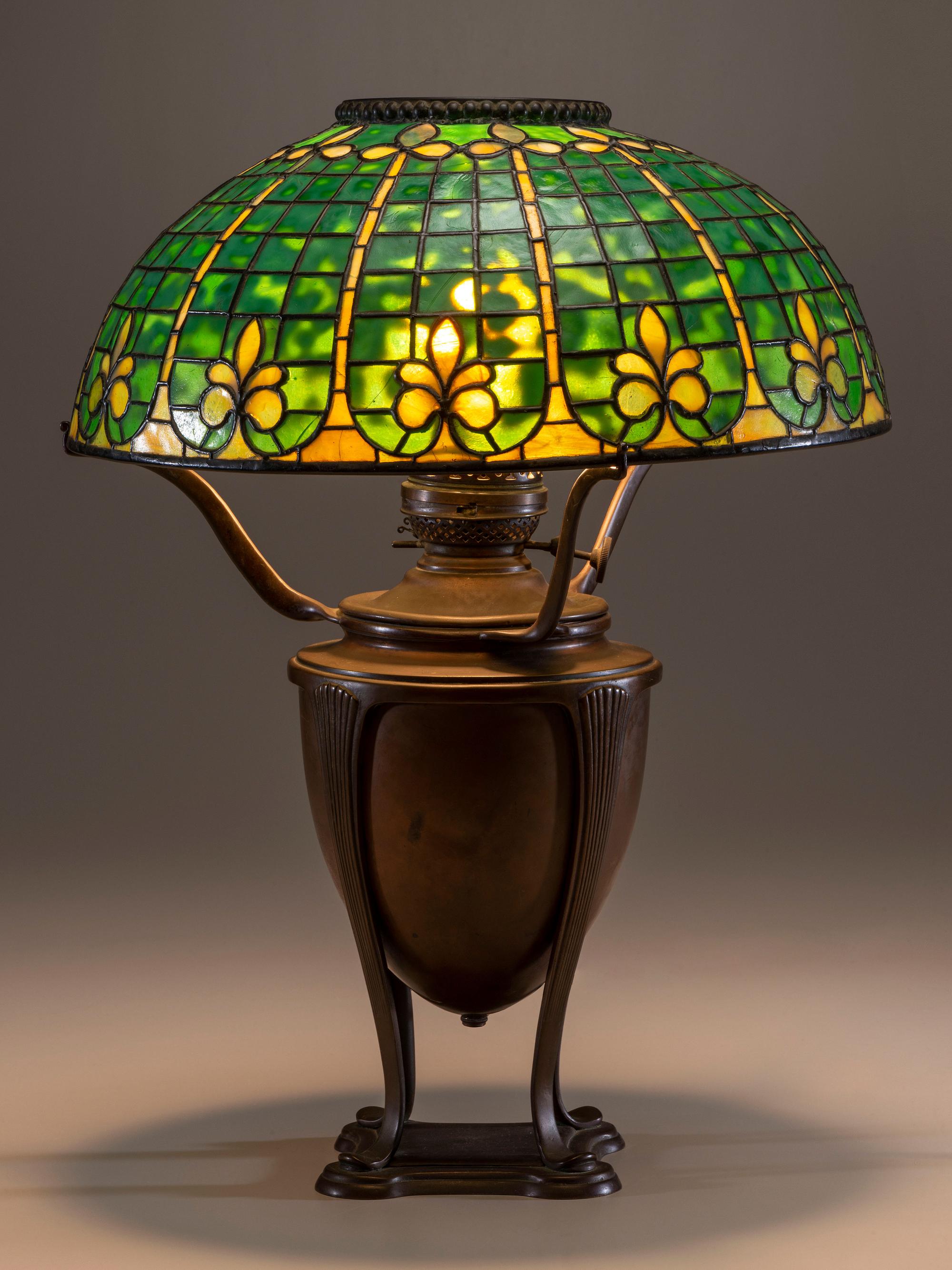 Fleur-de-Lis Table Lamp