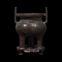 A Chinese Patinated Bronze Tripod Censer, Liding, Ming Dynasty or Earlier 明或更早 銅鬲鼎