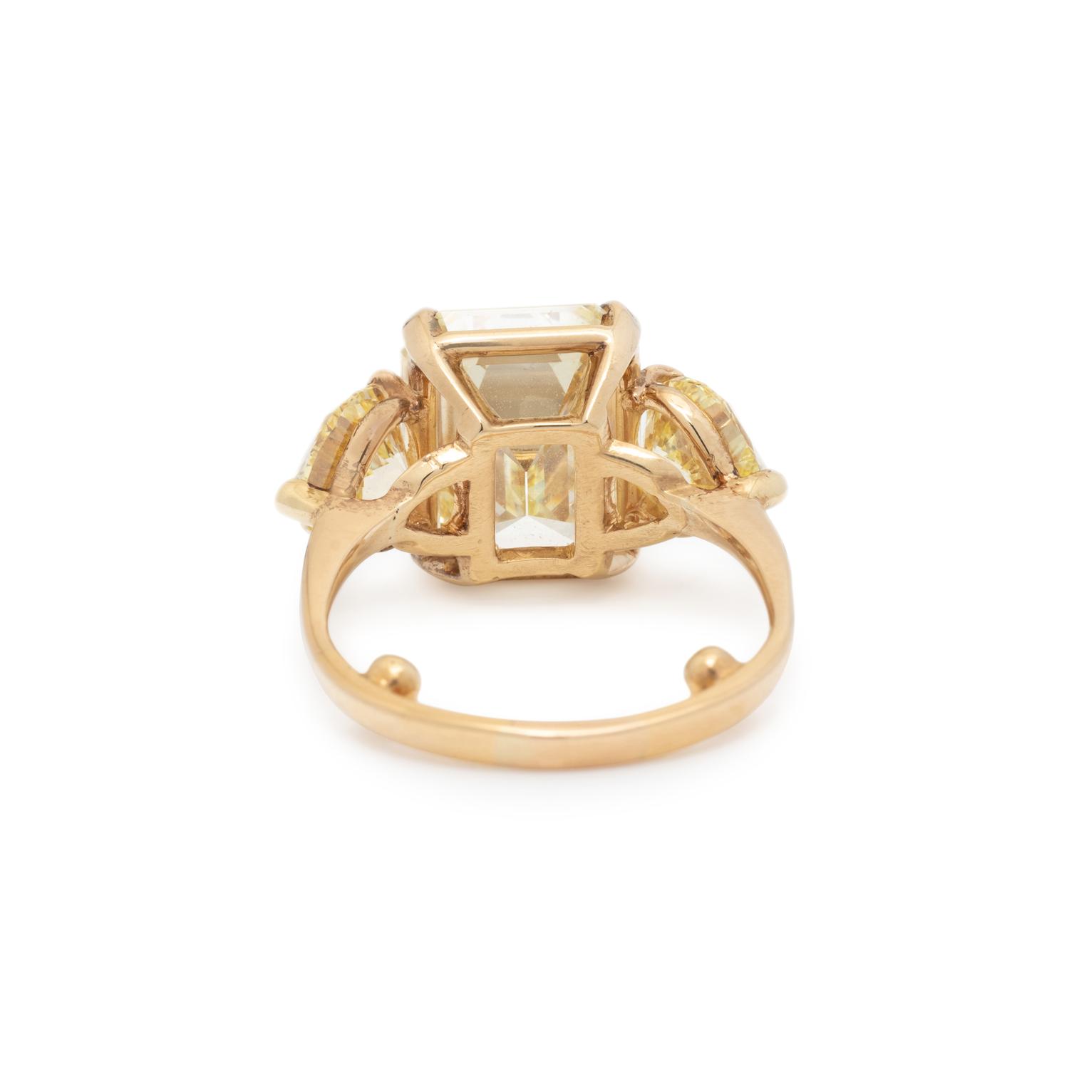 FANCY LIGHT YELLOW DIAMOND RING