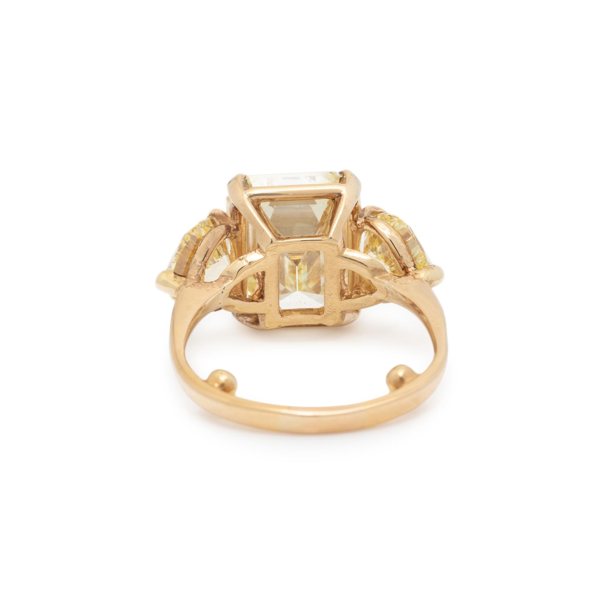 FANCY LIGHT YELLOW DIAMOND RING