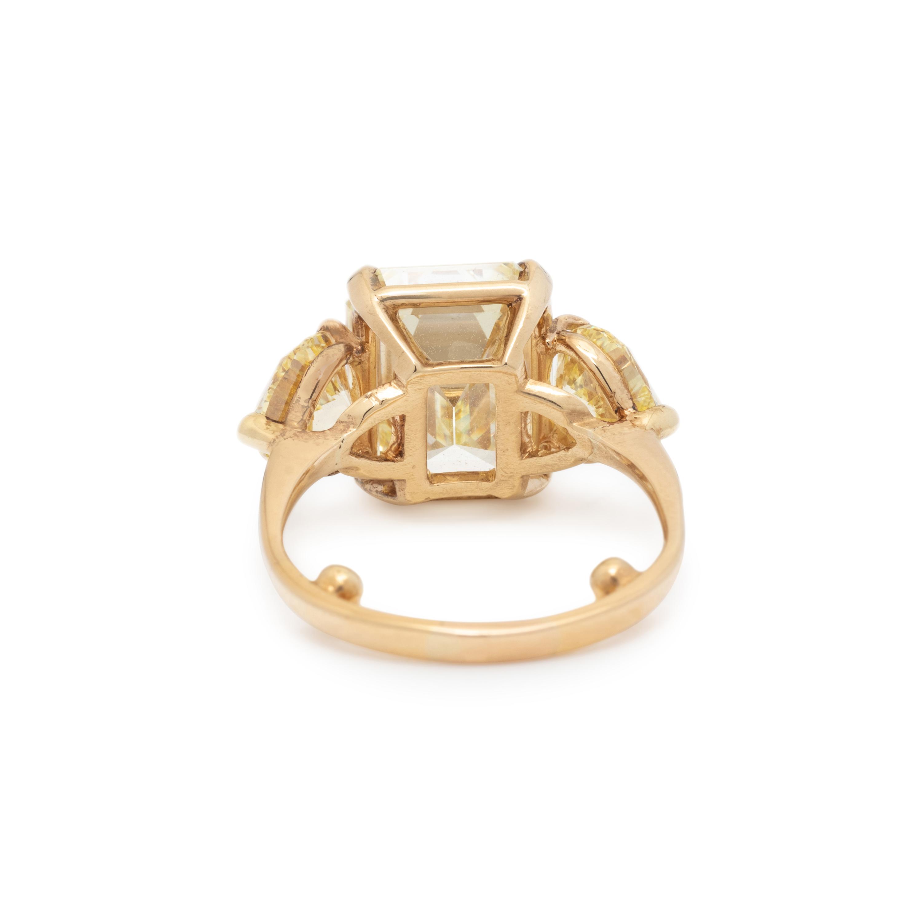 FANCY LIGHT YELLOW DIAMOND RING