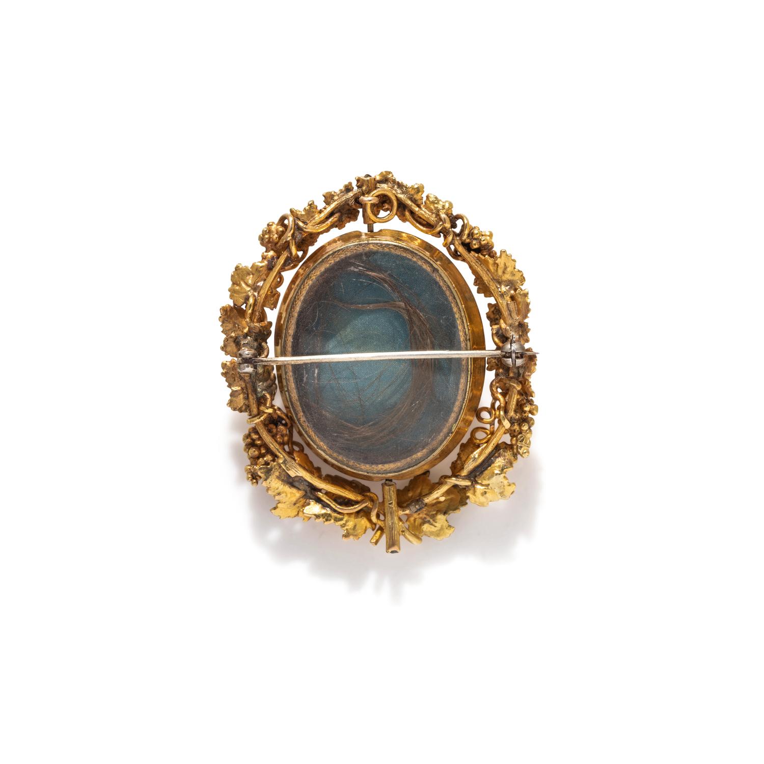 VICTORIAN, YELLOW GOLD AND SHELL CAMEO PENDANT/BROOCH