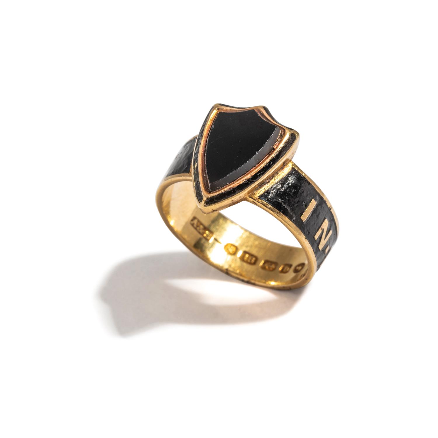 VICTORIAN, YELLOW GOLD, ONYX AND ENAMEL MOURNING RING