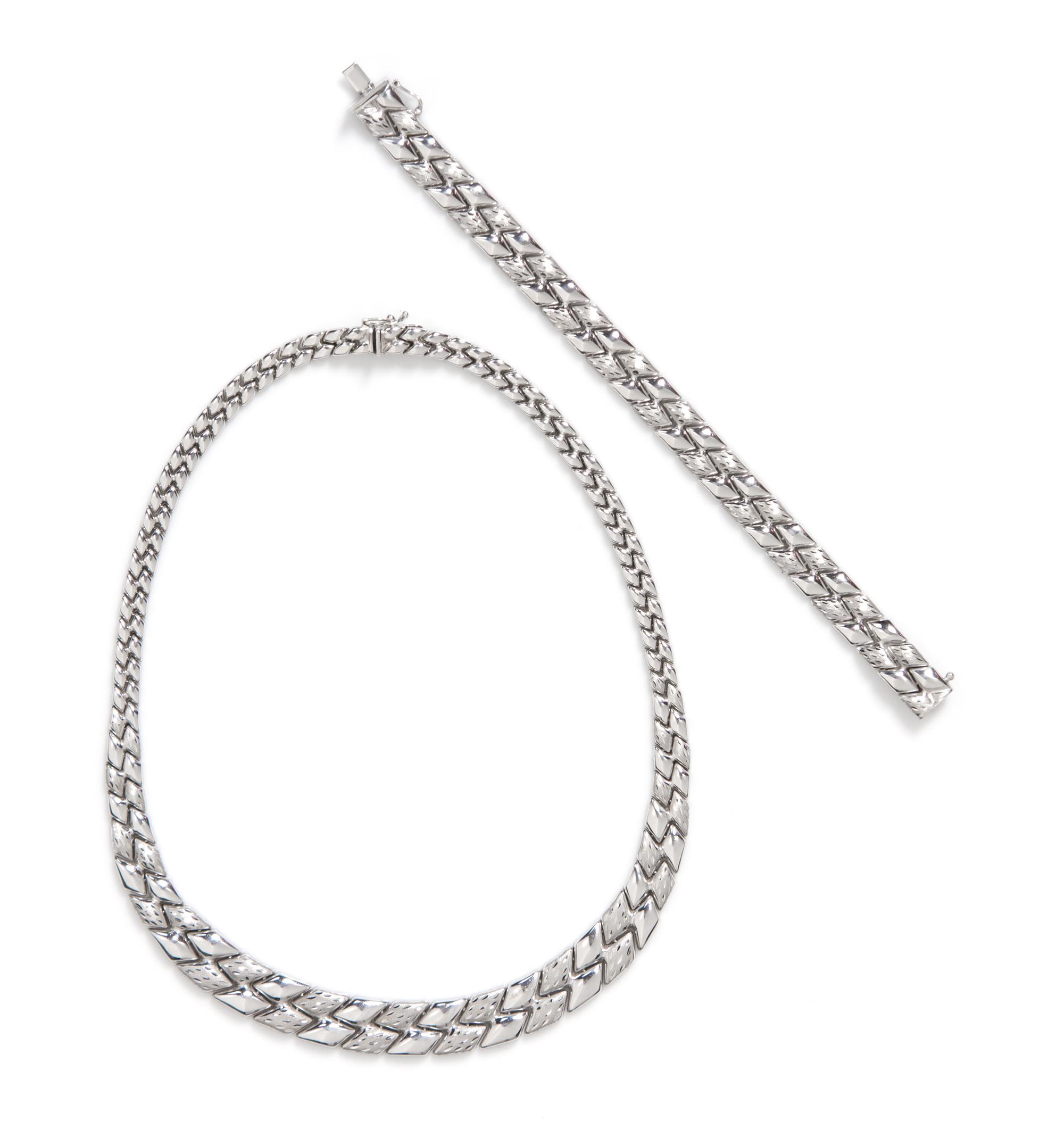 A 22 Karat White Gold Demi Parure, 38.40 dwts.