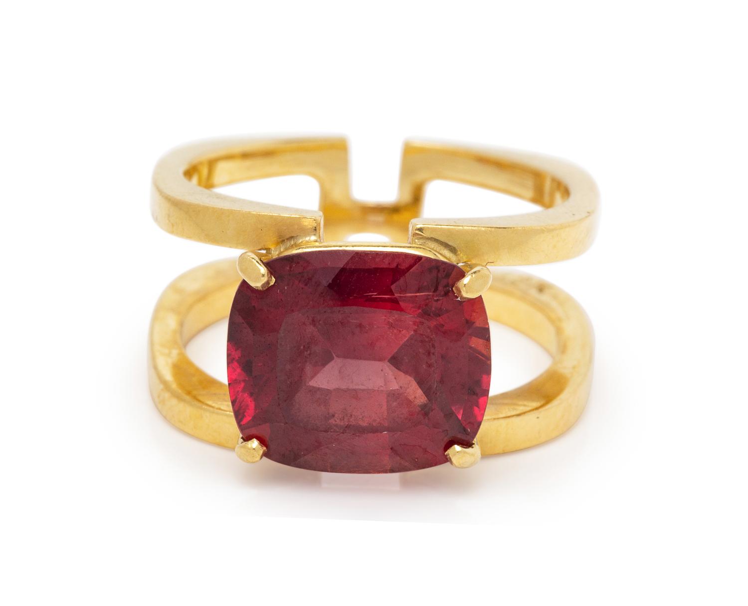 REDDISH ORANGE SAPPHIRE RING
