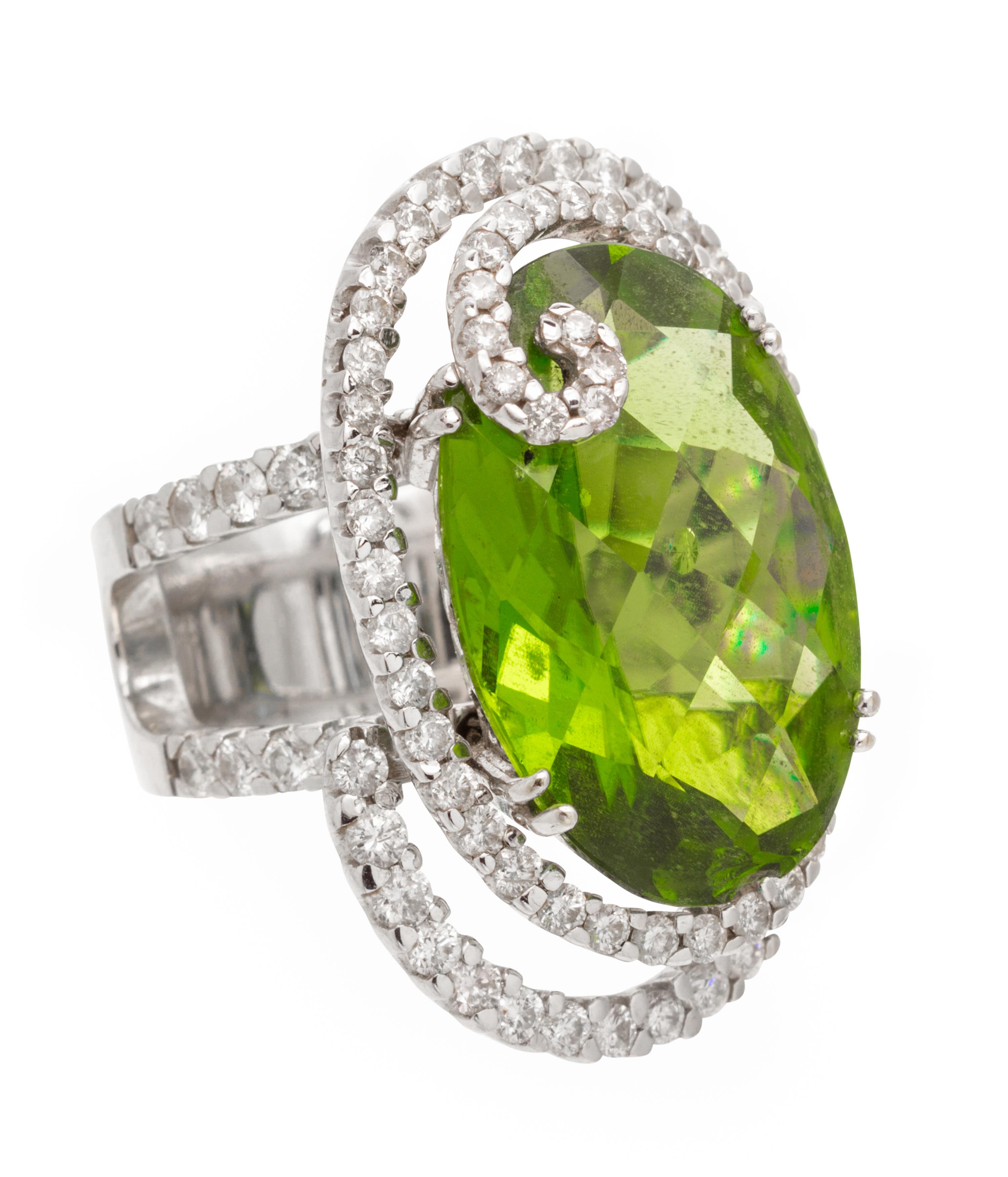 An 18 Karat White Gold, Peridot and Diamond Ring, 16.80 dwts.