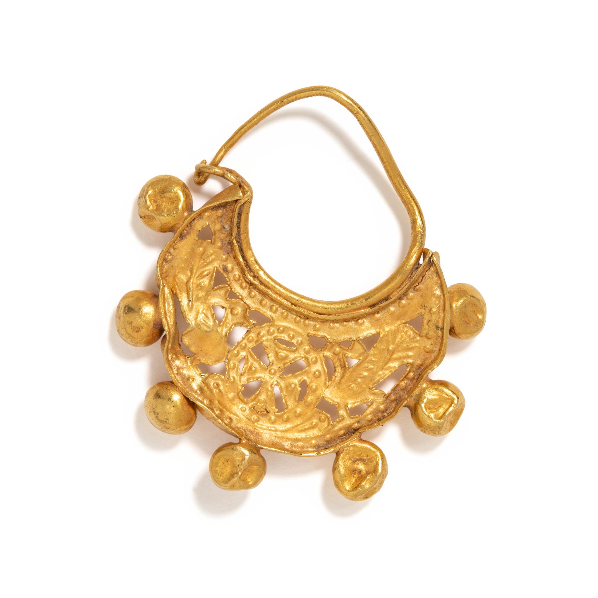 A Byzantine Gold Earring