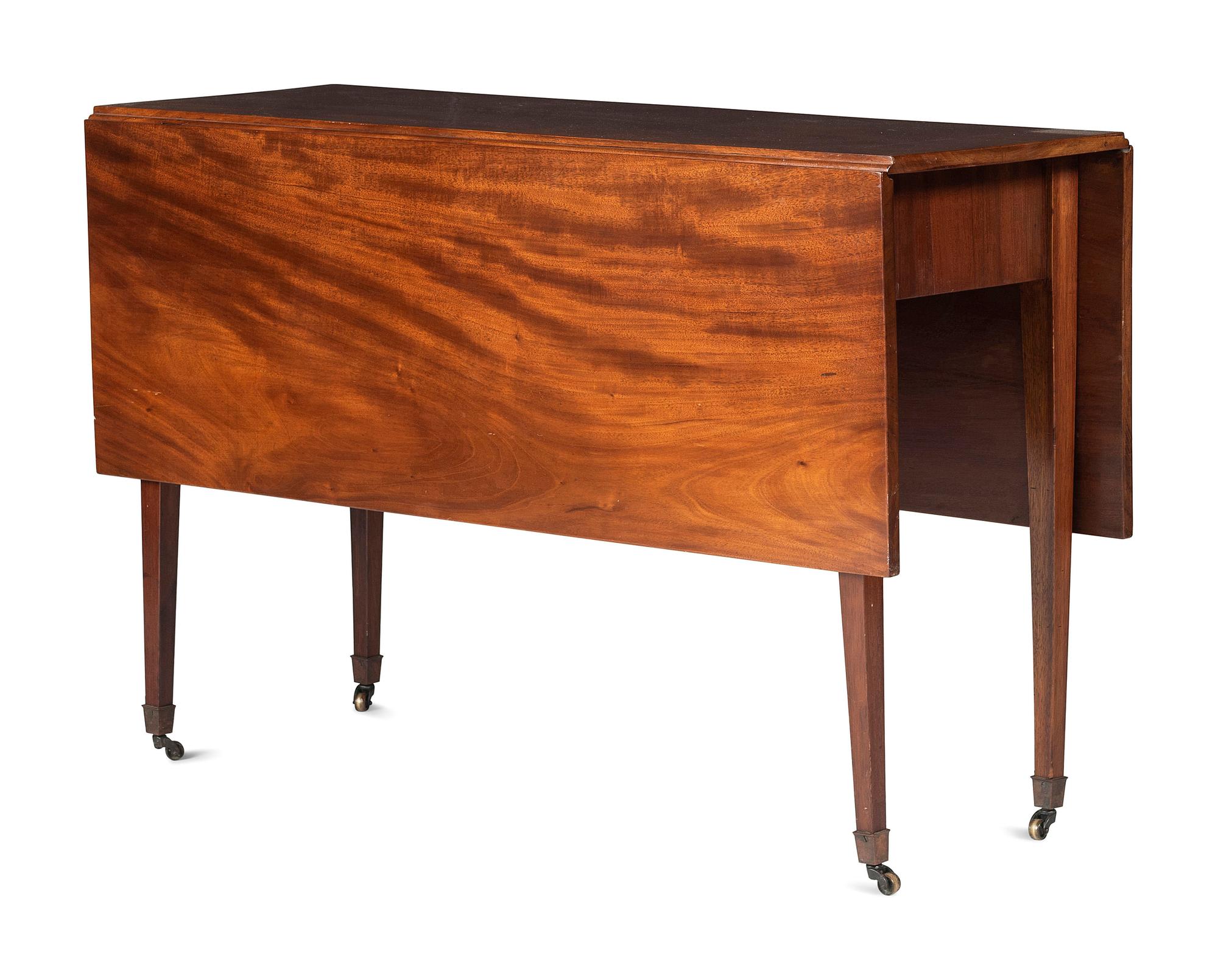 A Federal Mahogany Drop Leaf Table