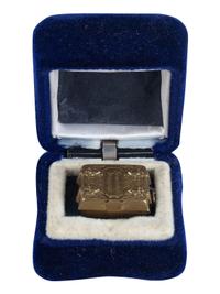 [EARLY PHOT.] Miniature wedding locket containing 12 photos of Tom Thumb & Lavinia Warren. Ca 1863.