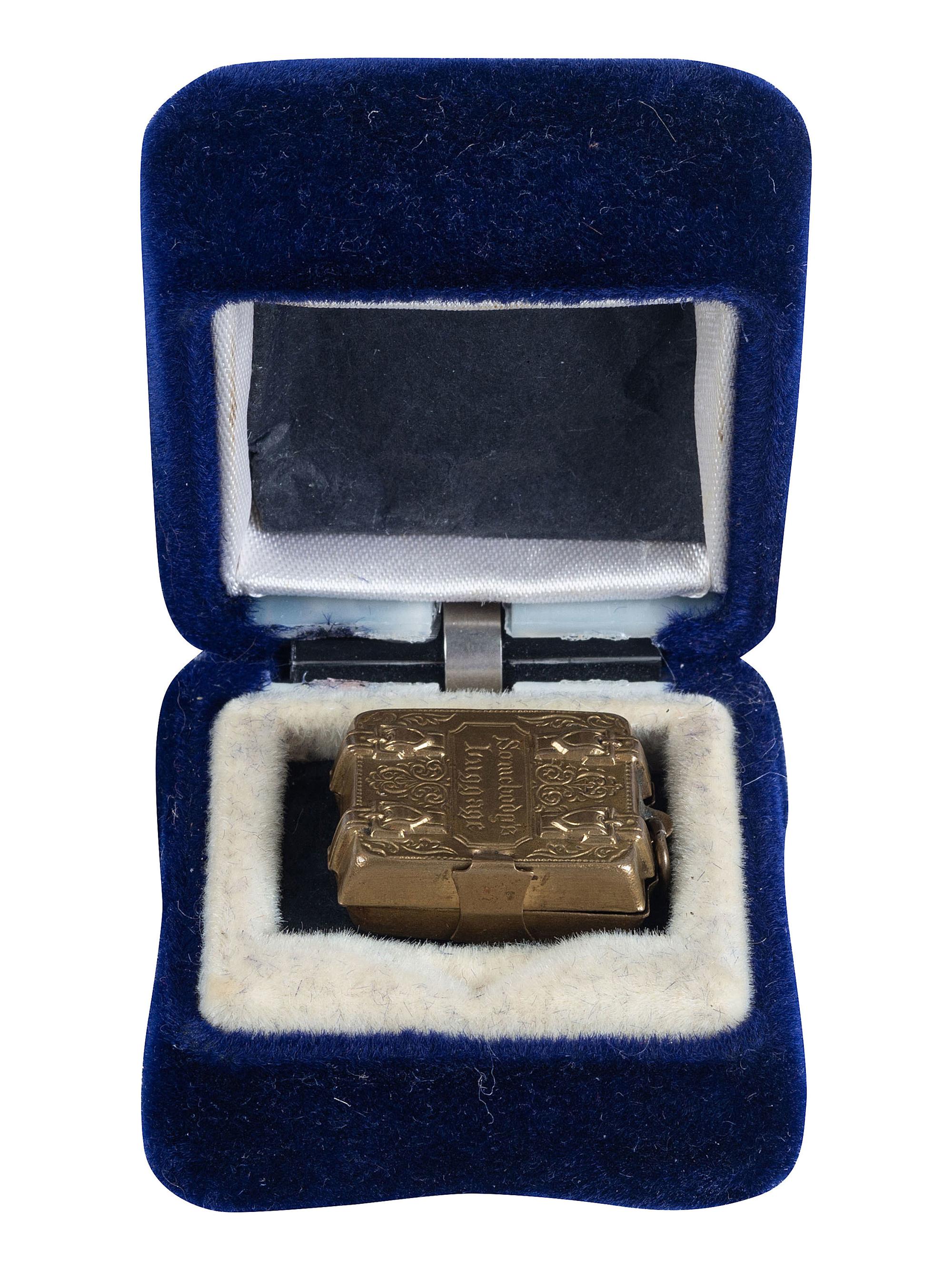 [EARLY PHOT.] Miniature wedding locket containing 12 photos of Tom Thumb & Lavinia Warren. Ca 1863.