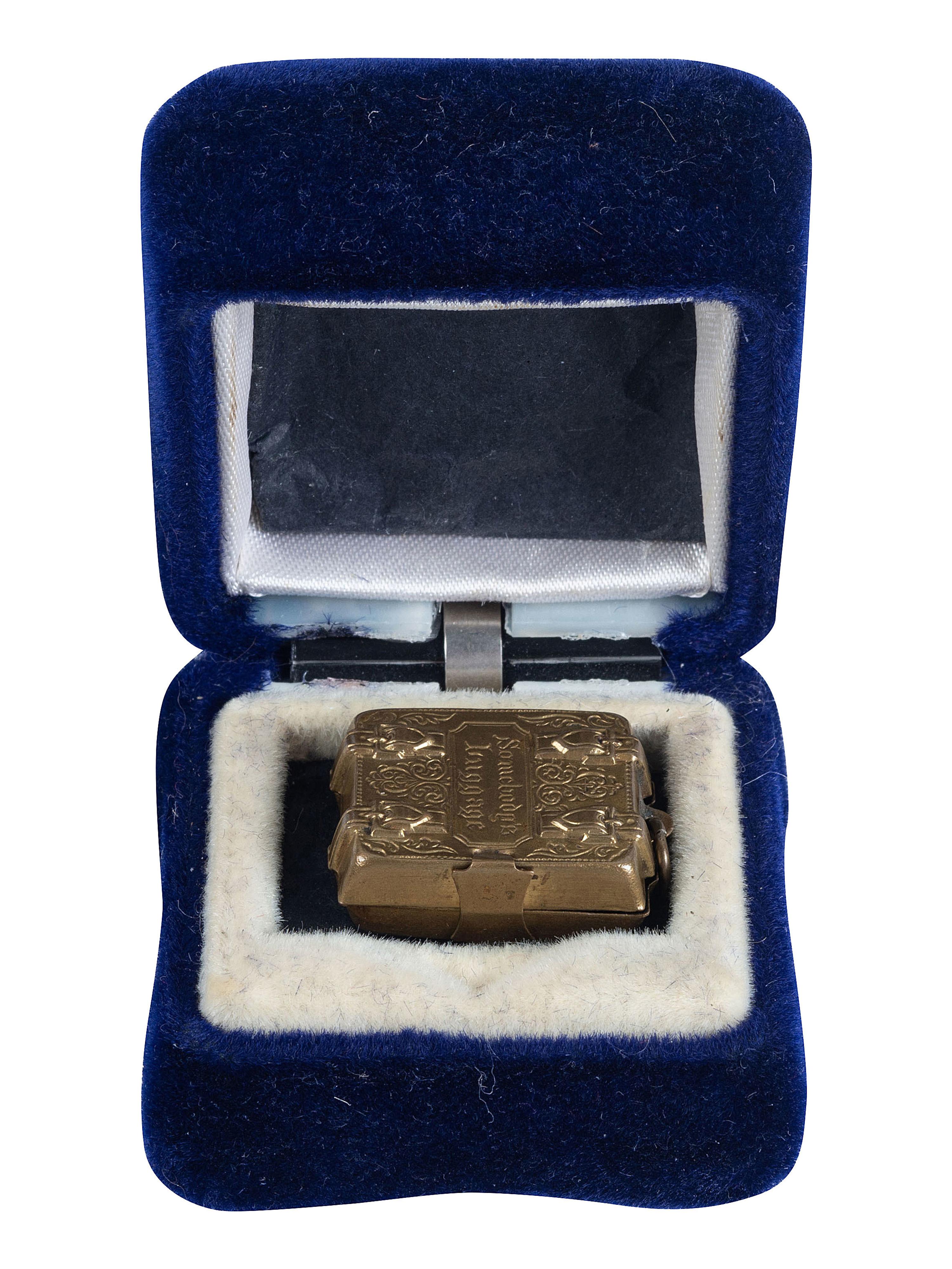 [EARLY PHOT.] Miniature wedding locket containing 12 photos of Tom Thumb & Lavinia Warren. Ca 1863.