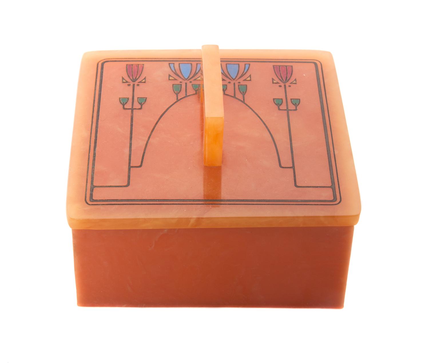 A Bakelite or Celluloid Powder Box Length 3 7/8 inches. — EARLY 20TH CENTURY