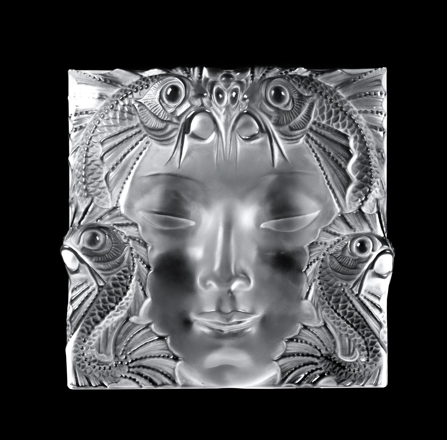 A Masque de Femme Relief