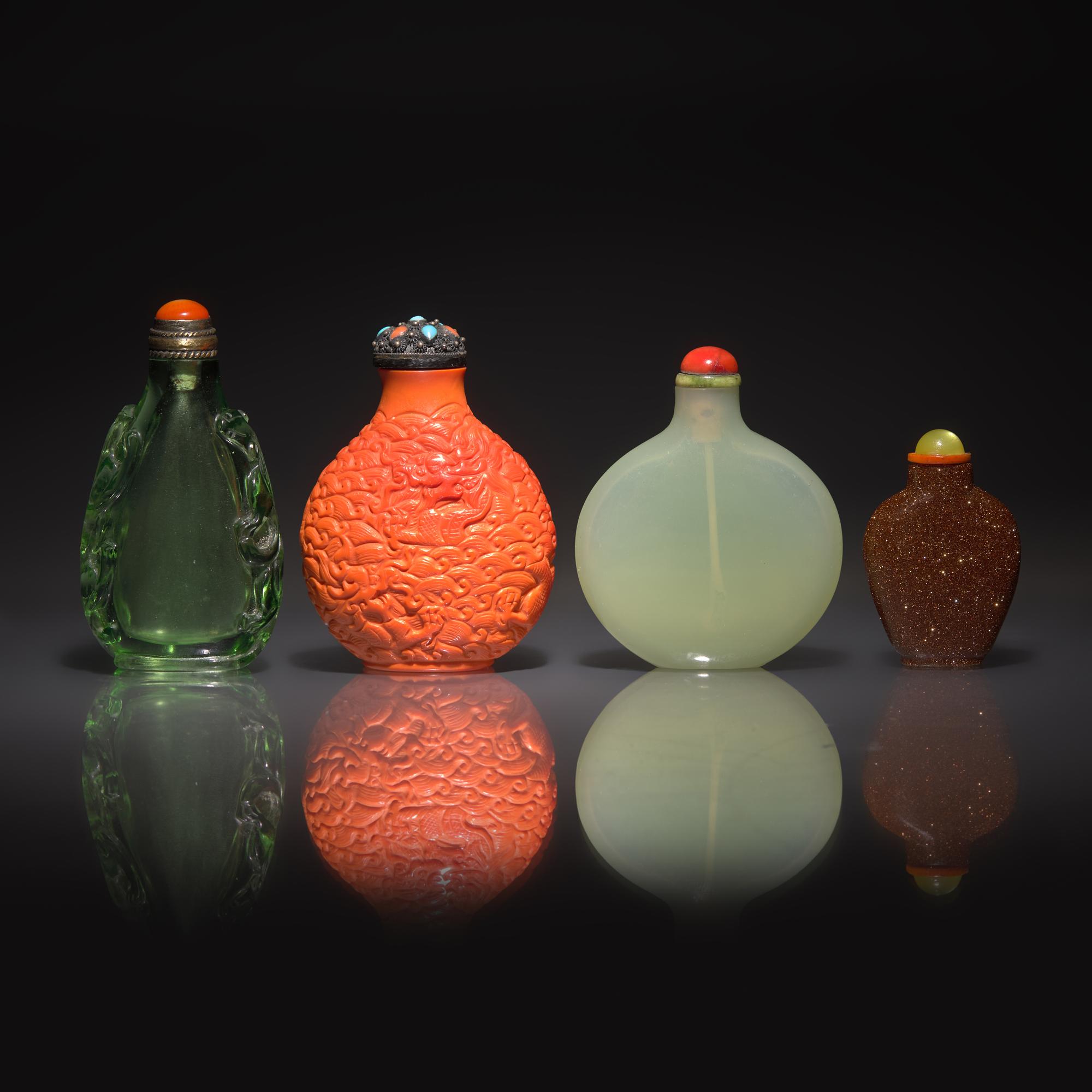 Four Chinese Glass Snuff Bottles, 18th-20th Century — 清中期-民國 料器鼻烟壺四支