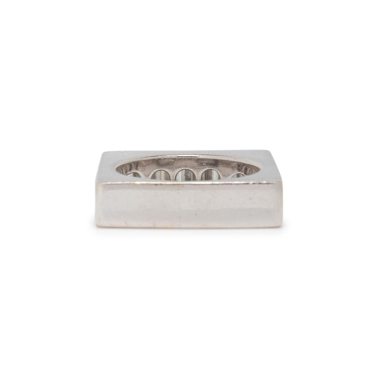 WHITE GOLD AND DIAMOND RING