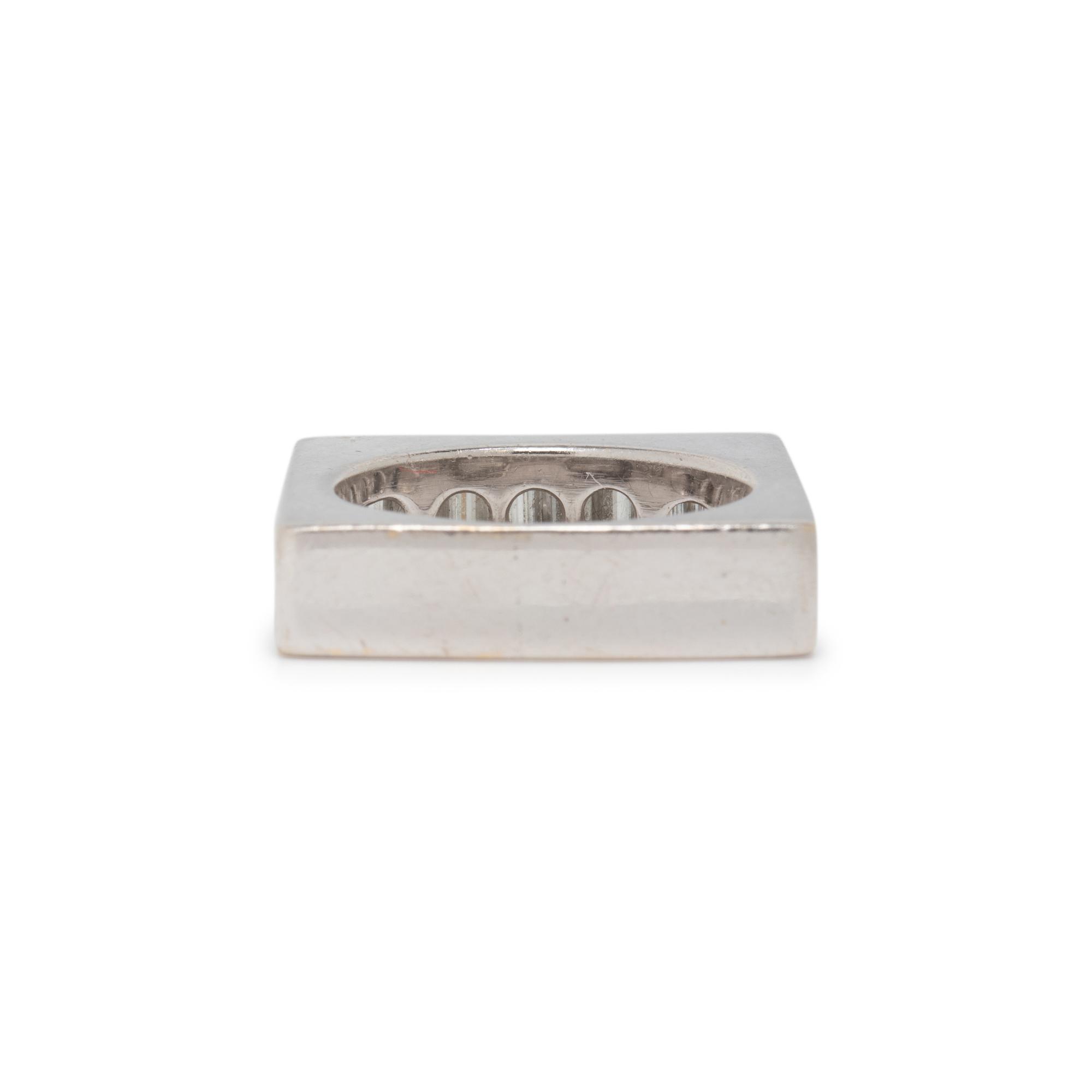 WHITE GOLD AND DIAMOND RING