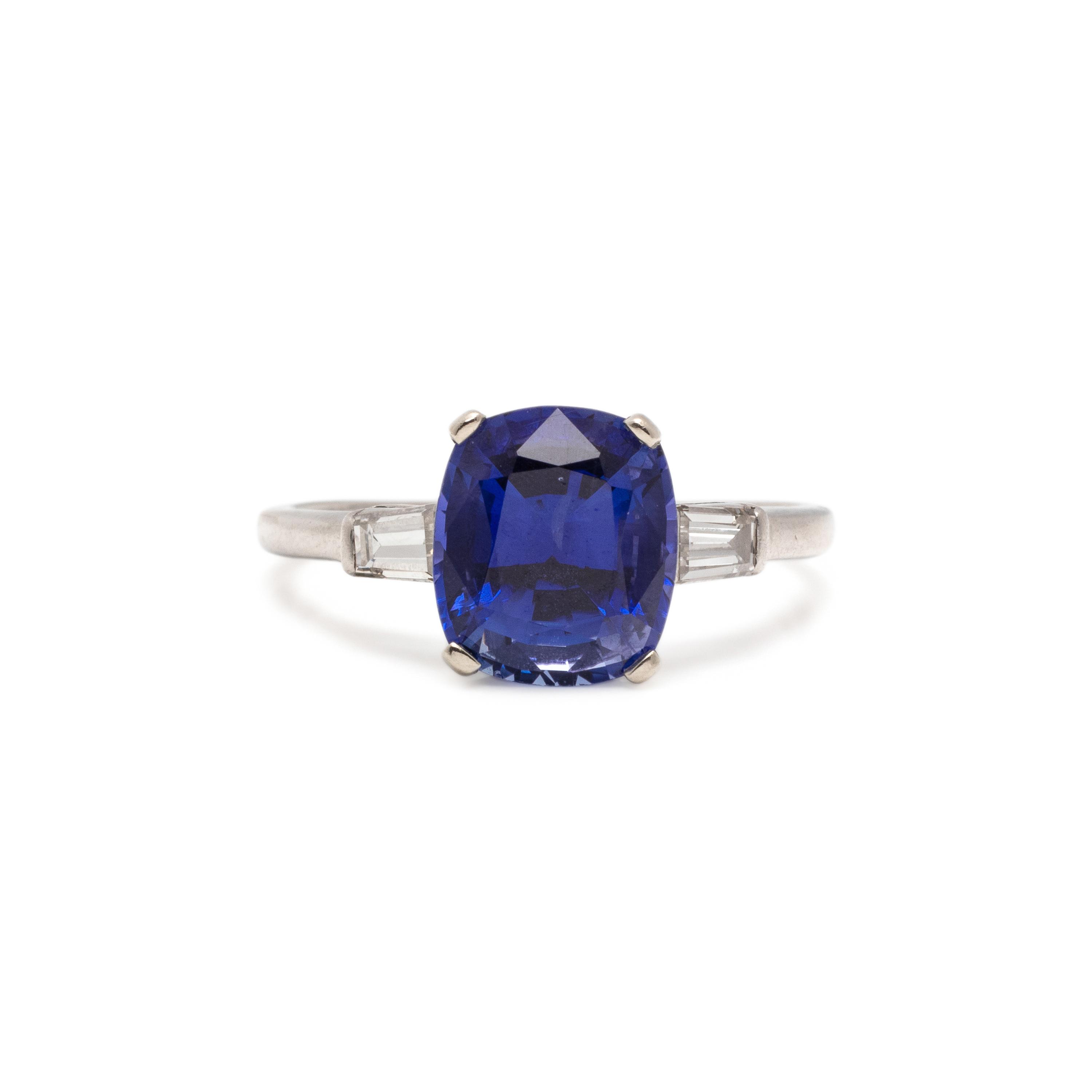 SAPPHIRE AND DIAMOND RING