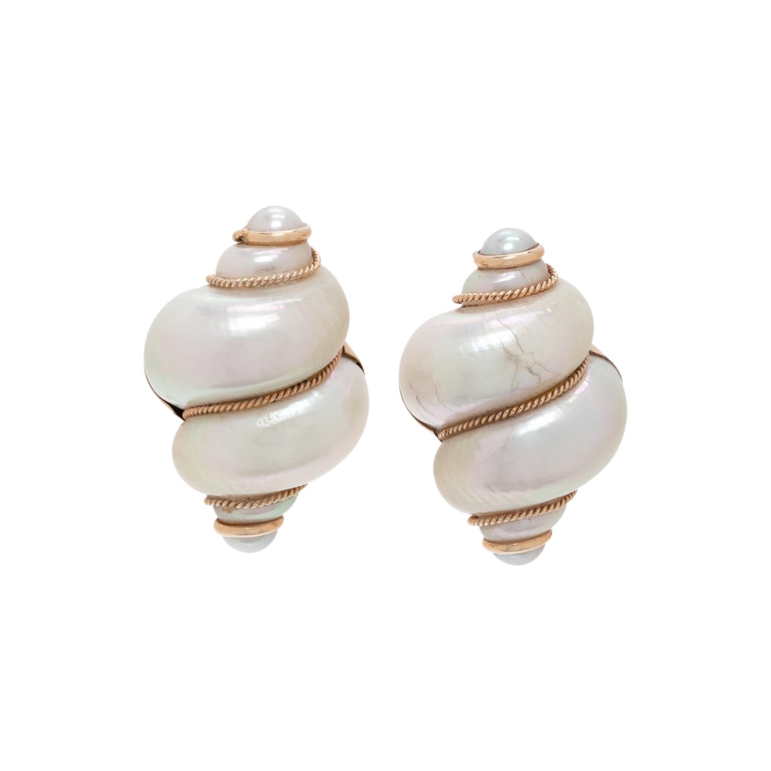 MAZ, YELLOW GOLD AND SHELL EARCLIPS