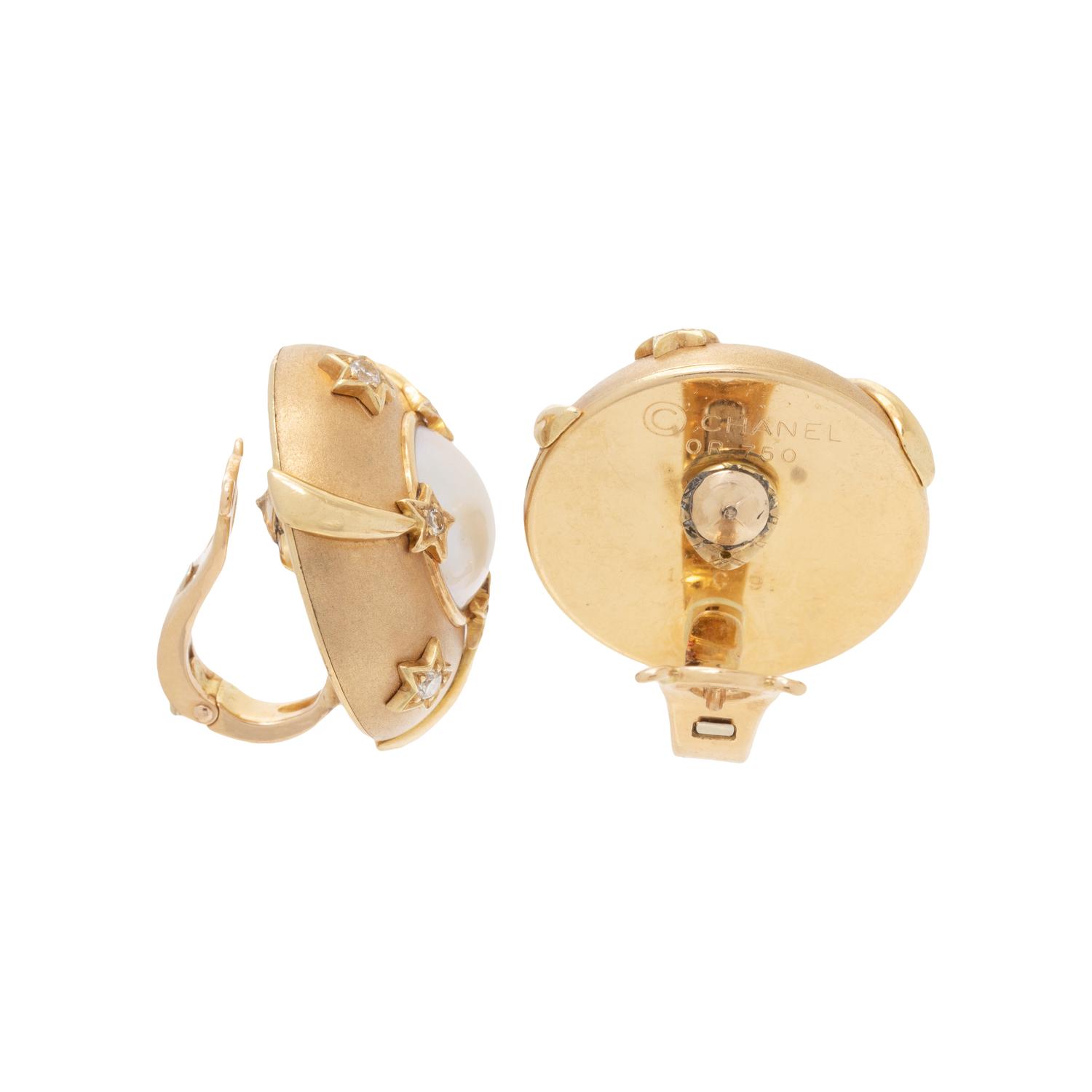 CHANEL, YELLOW GOLD, CULTURED MABE PEARL AND DIAMOND EARCLIPS