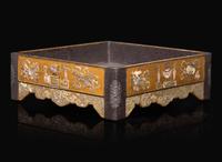 A finely executed Japanese mother of pearl-inlaid lacquer scholar's tray, Edo/early Meiji period 日本嵌貝母漆托盤 江戶至明治早