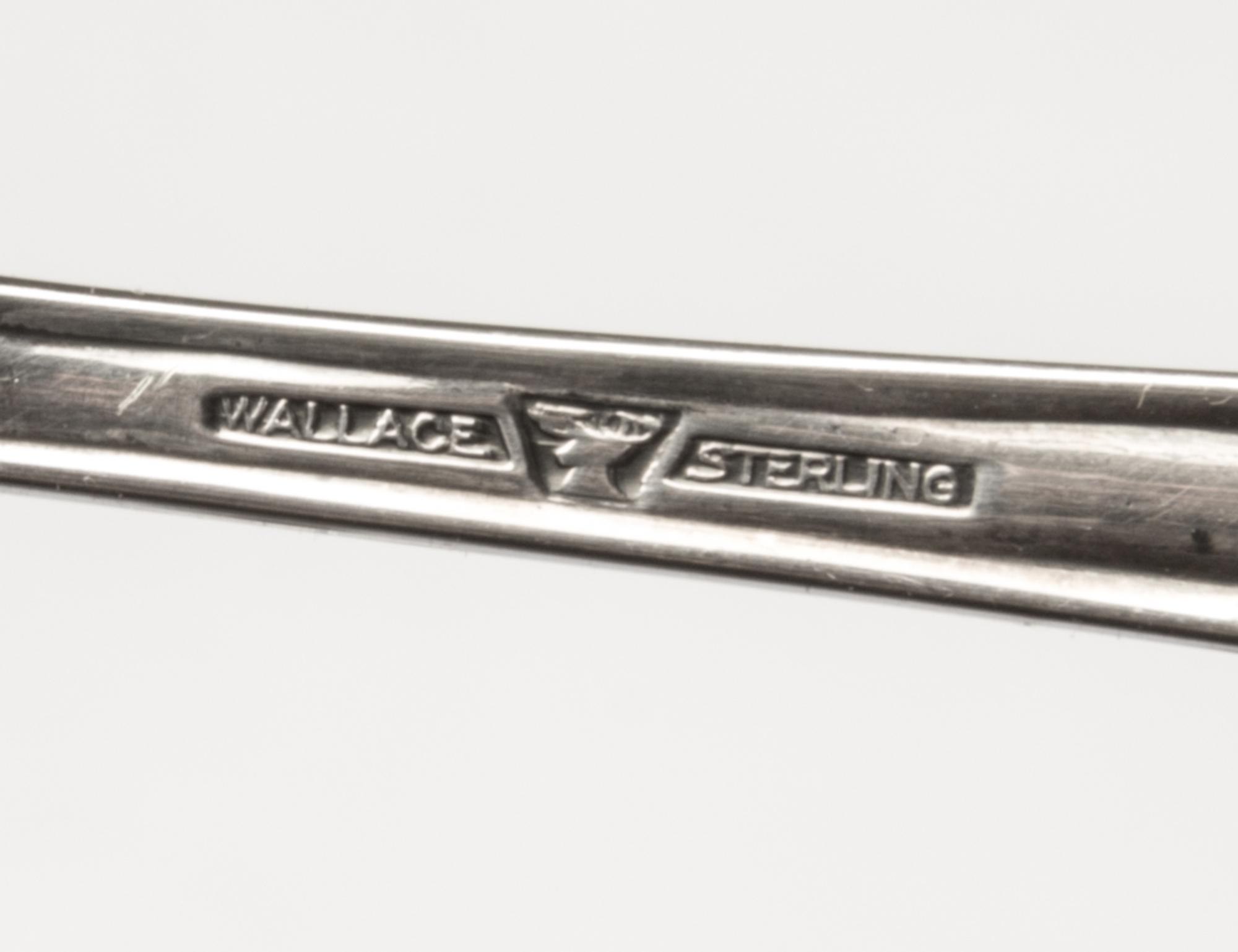 An American Silver Partial Flatware Service, R. Wallace & Sons Mfg. Co., Wallingford, CT, Stradivari pattern, comprising: 5 dinner kniv
