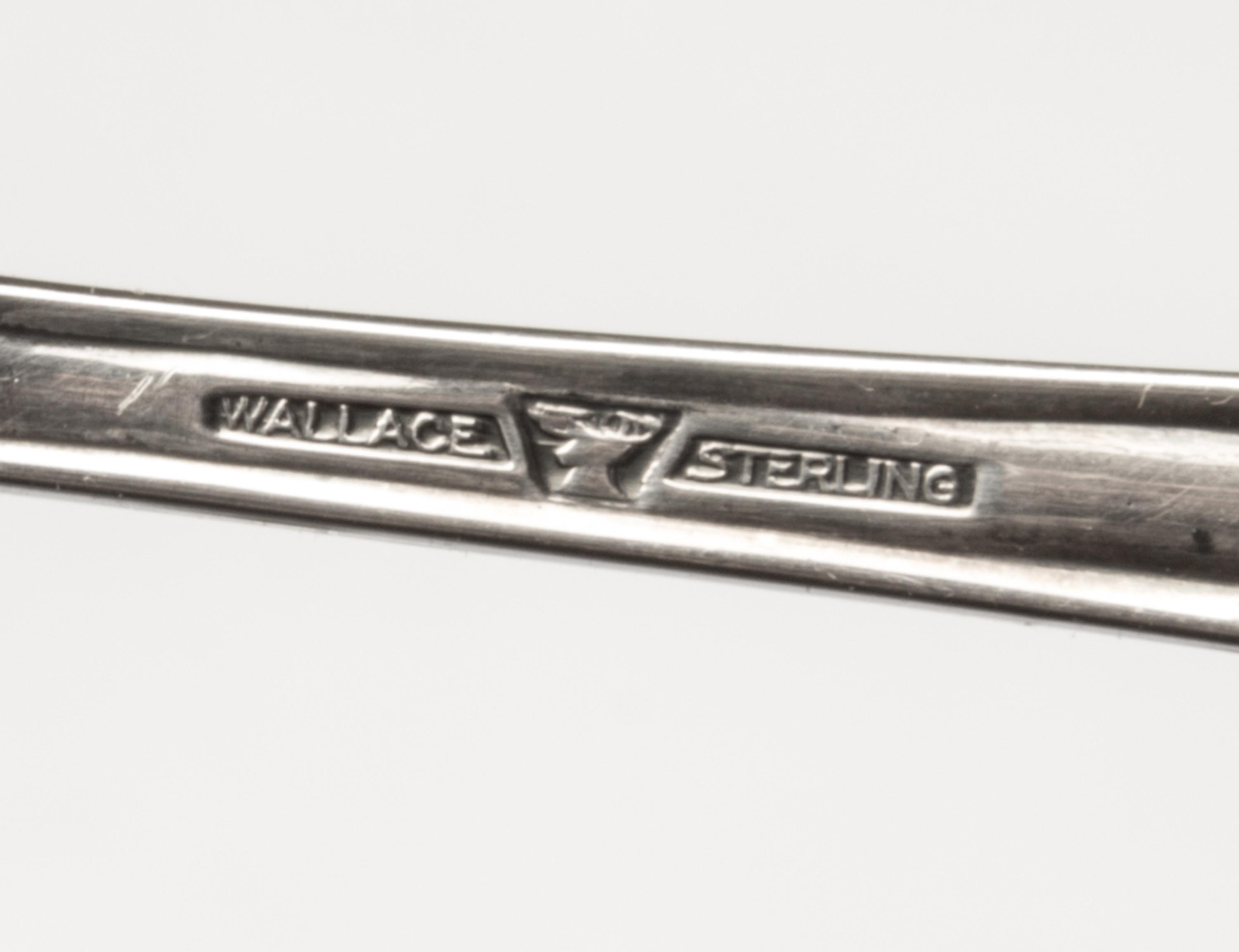 An American Silver Partial Flatware Service, R. Wallace & Sons Mfg. Co., Wallingford, CT, Stradivari pattern, comprising: 5 dinner kniv