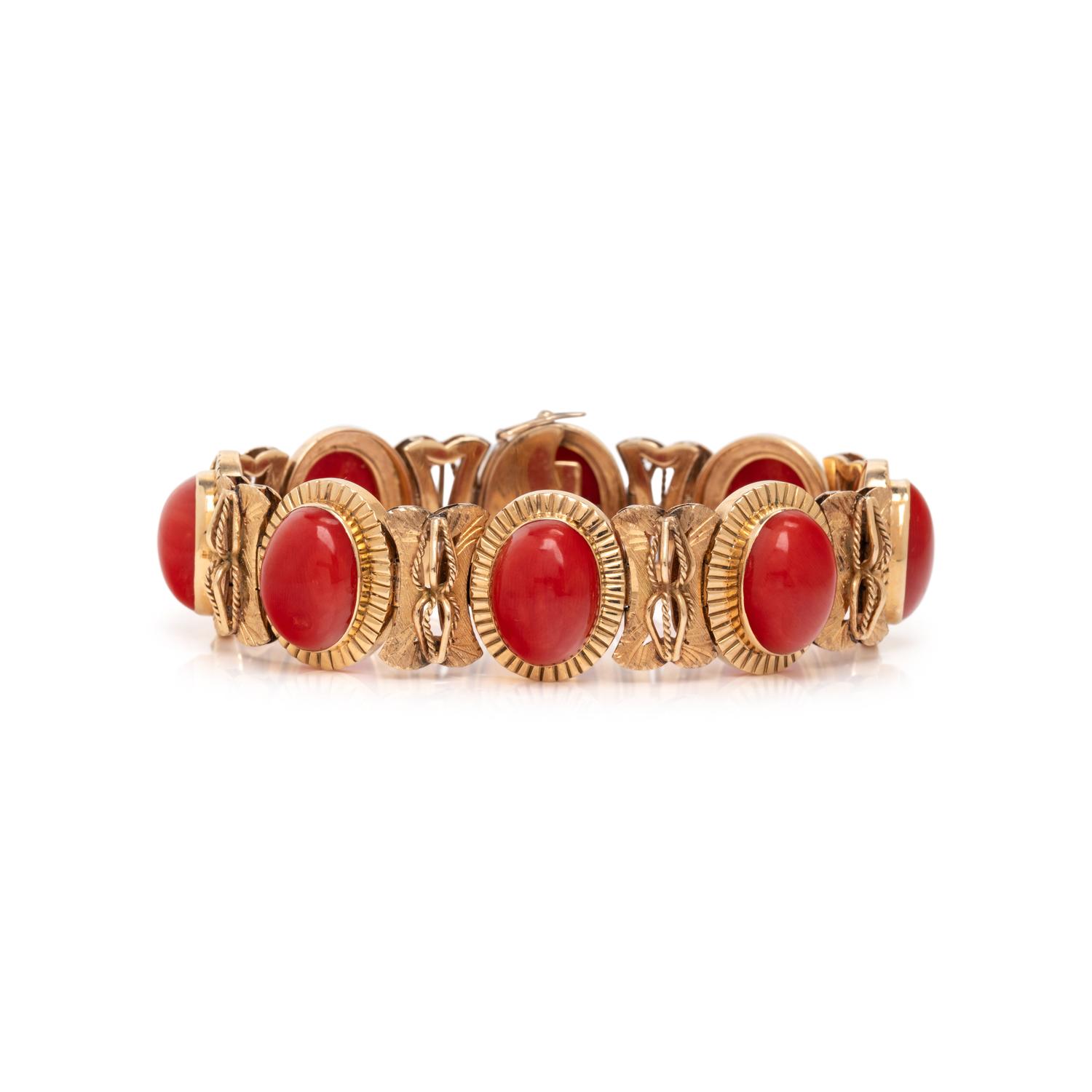 YELLOW GOLD AND CORAL BRACELET