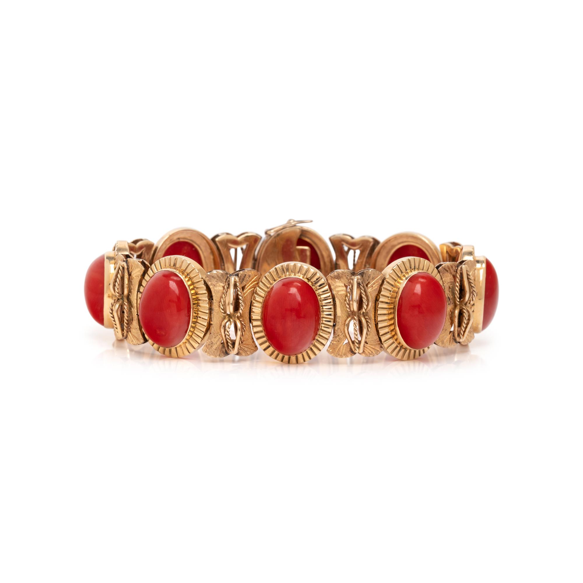 YELLOW GOLD AND CORAL BRACELET